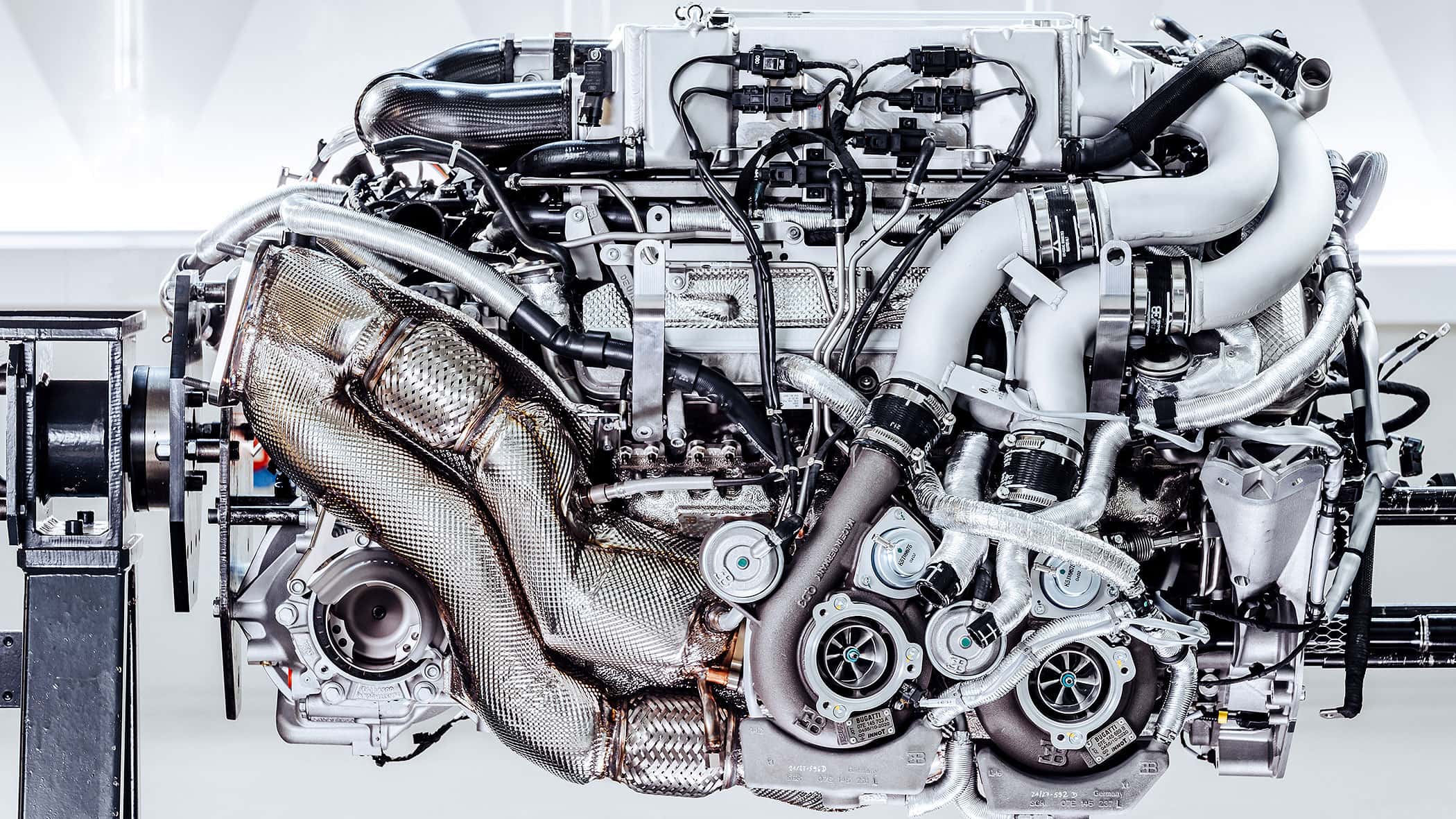 Vom-W16-zum-V16-Hybrid-Bugatti-Mistral-verabschiedet-den-W16