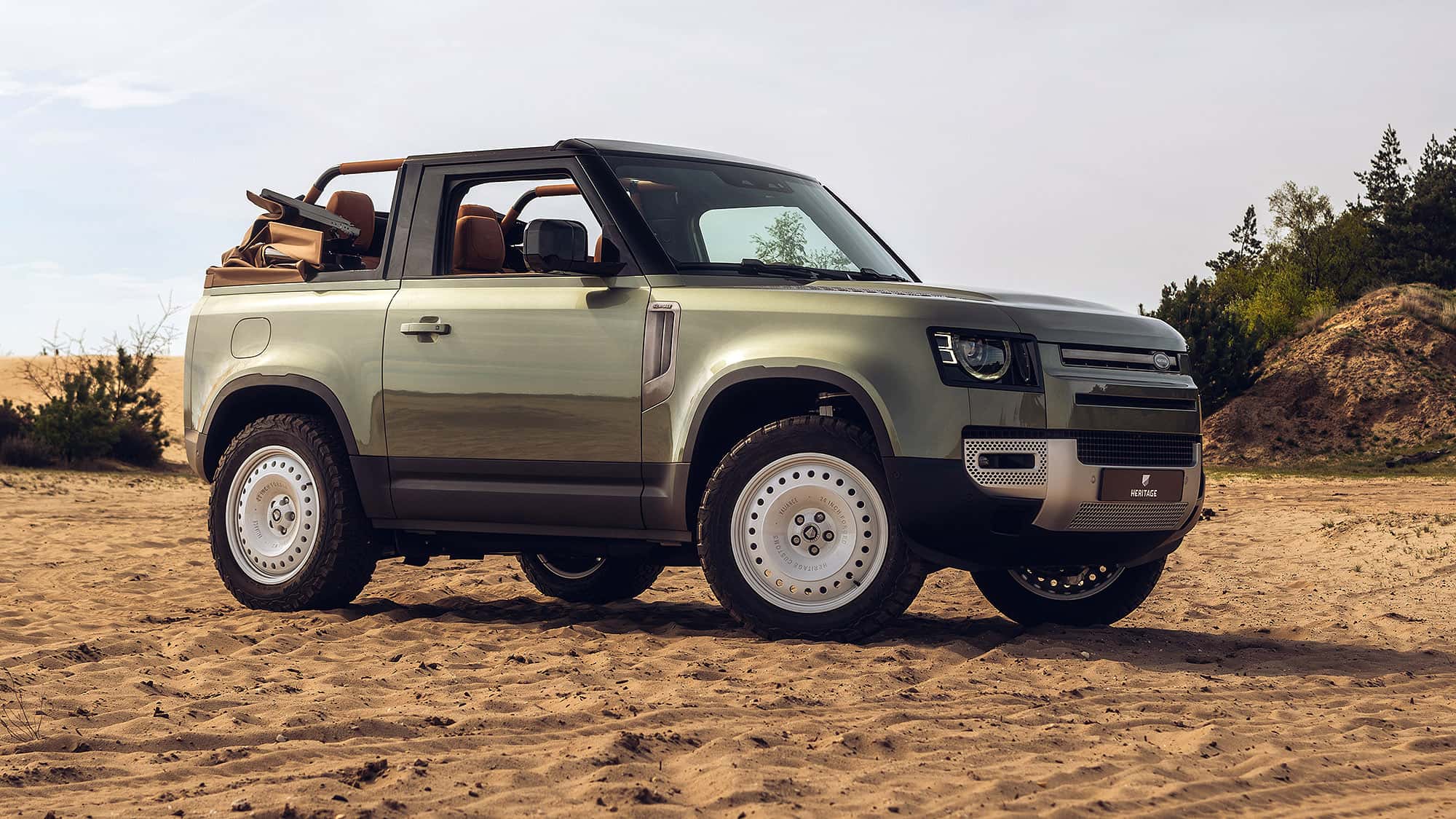 Land Rover Defender 90 Valiance als Cabrio von Heritage Customs