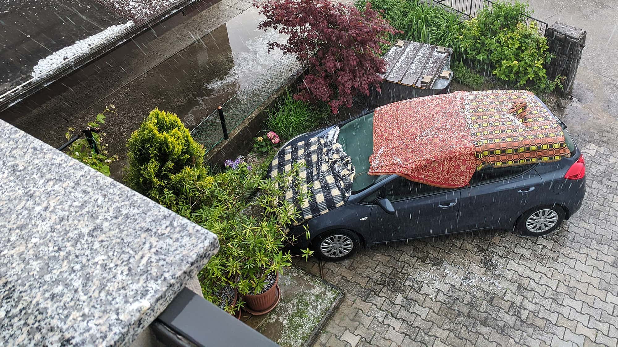 Wie-sch-tze-ich-mein-Auto-vor-Hagel-Die-7-wichtigsten-Schutzma-nahmen