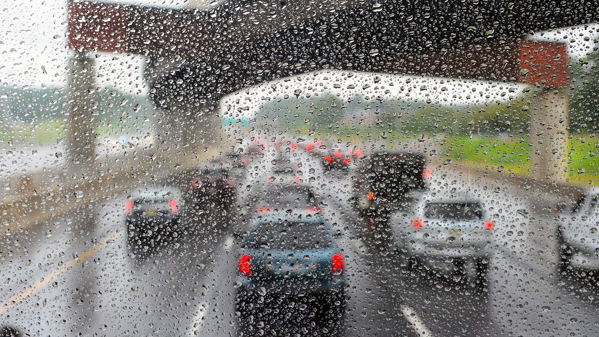 Tempolimit-bei-N-sse-Feucht-oder-nass-Verwechslung-kostet-200-Euro