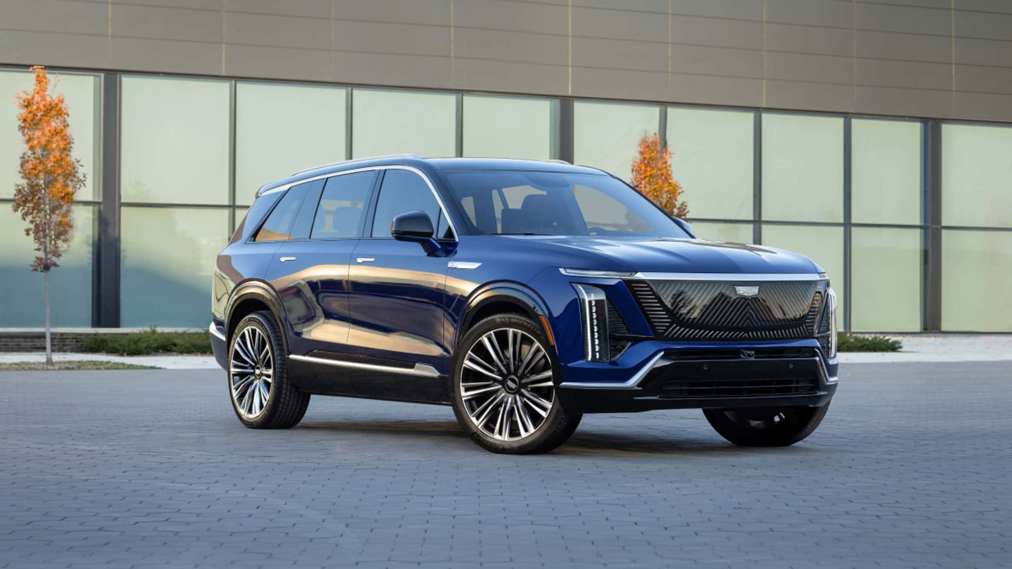 Cadillac-Vistiq-2025-Baby-Escalade-mit-624-Elektro-PS-erh-lt-Preisschild