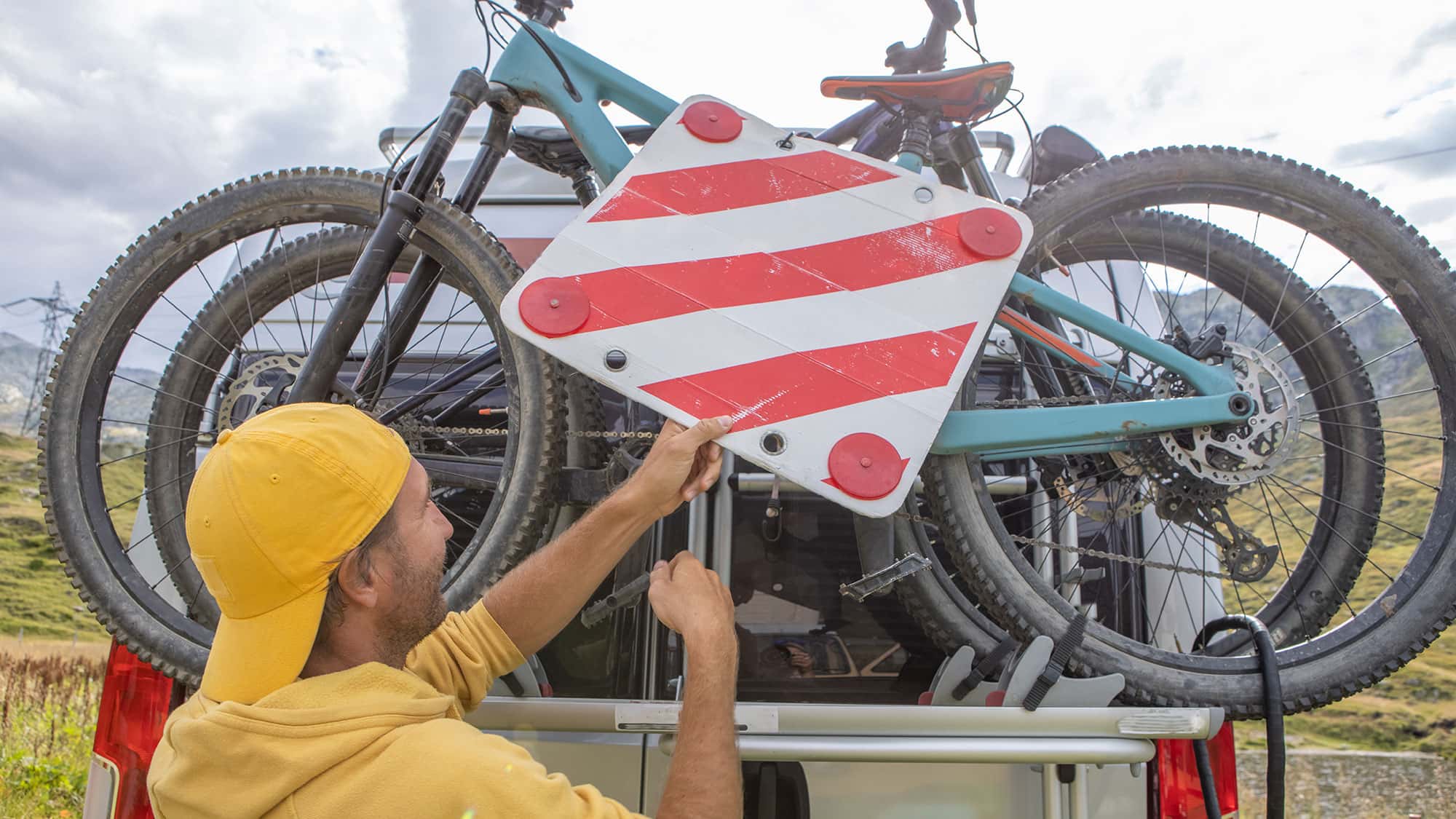 Chaos-um-Warntafeln-an-Fahrradtr-gern-Italien-ignoriert-eigenes-Gesetz-Bu-gelder-drohen
