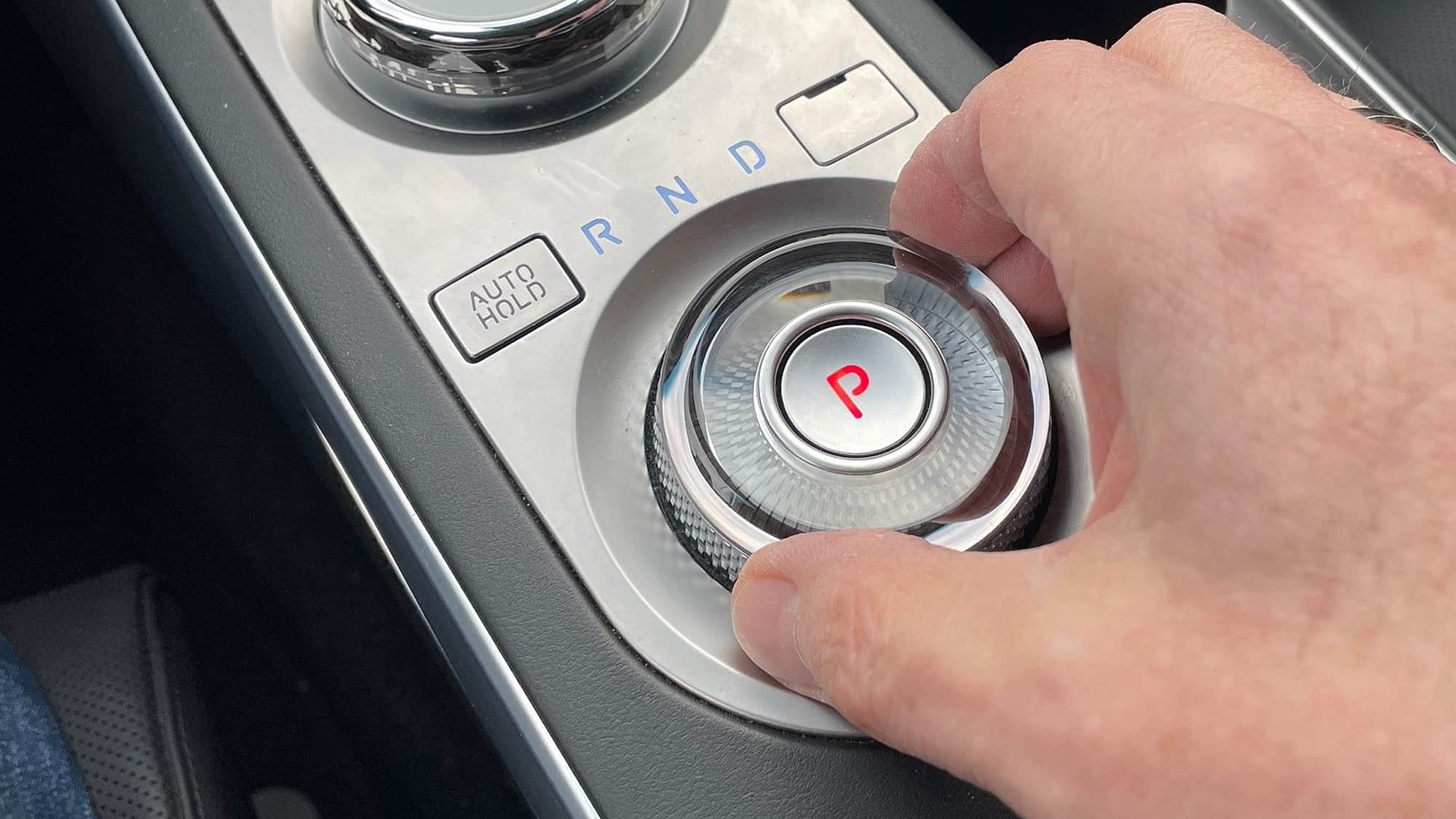 Genesis-GV70-Electrified-Diese-Details-st-ren-im-Alltag