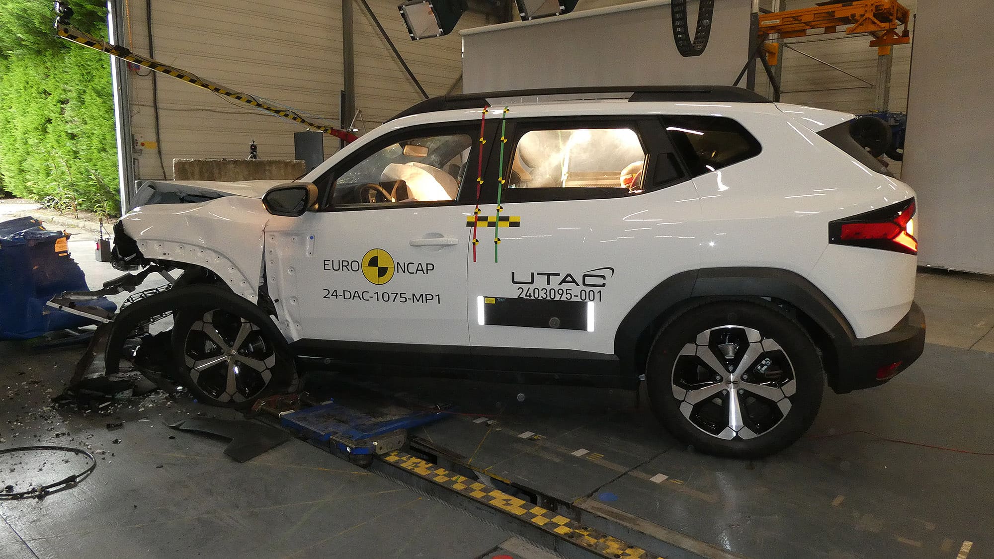Ebro-S400-vs-Dacia-Duster-im-Euro-NCAP-Ebro-S400-schl-gt-Dacia-Duster-bei-Sicherheit