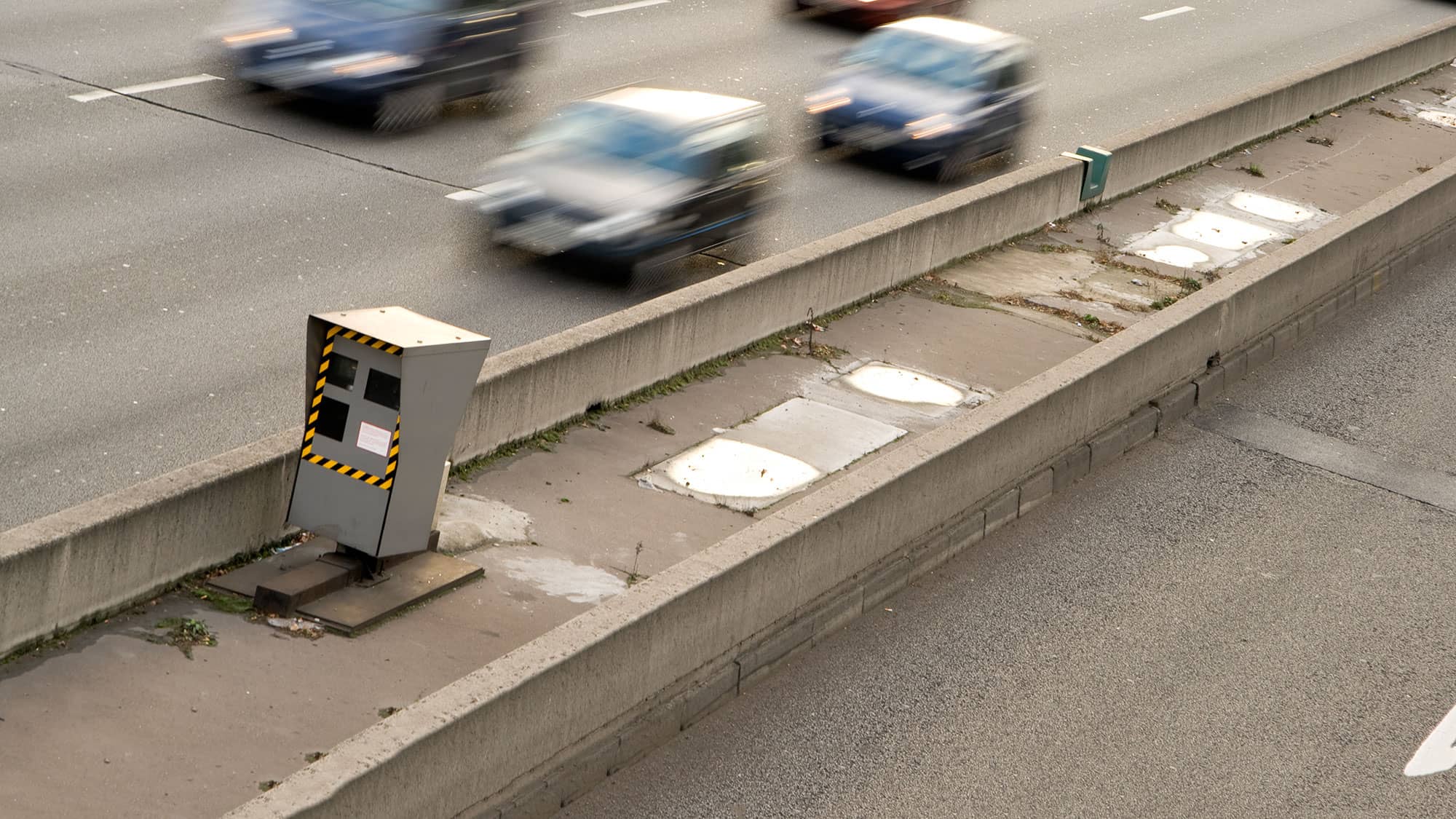Frankreich-versch-rft-Tempo-Regel-Rasen-ist-ab-sofort-eine-Straftat