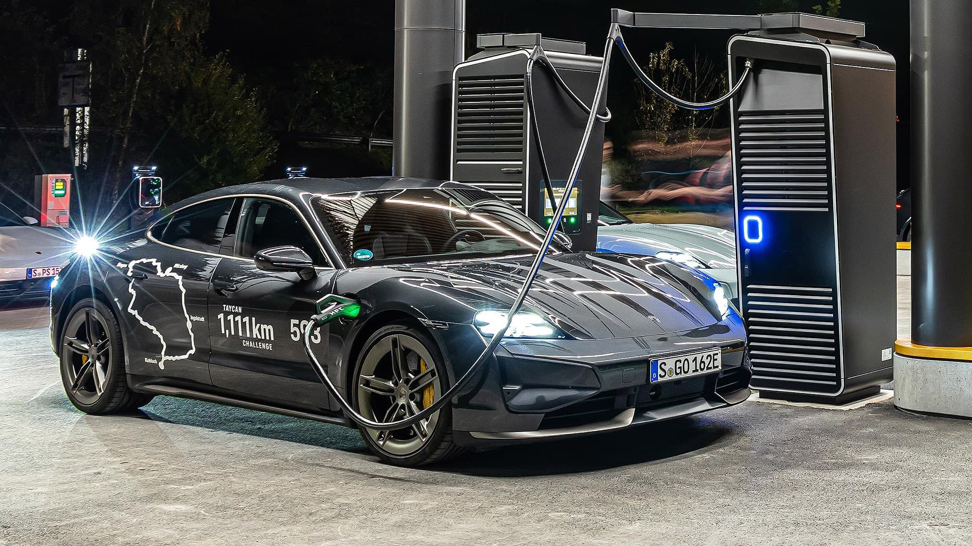 Kl-ger-fordern-Schadensersatz-und-R-ckerstattung-Sammelklage-weil-Porsches-zu-langsam-laden