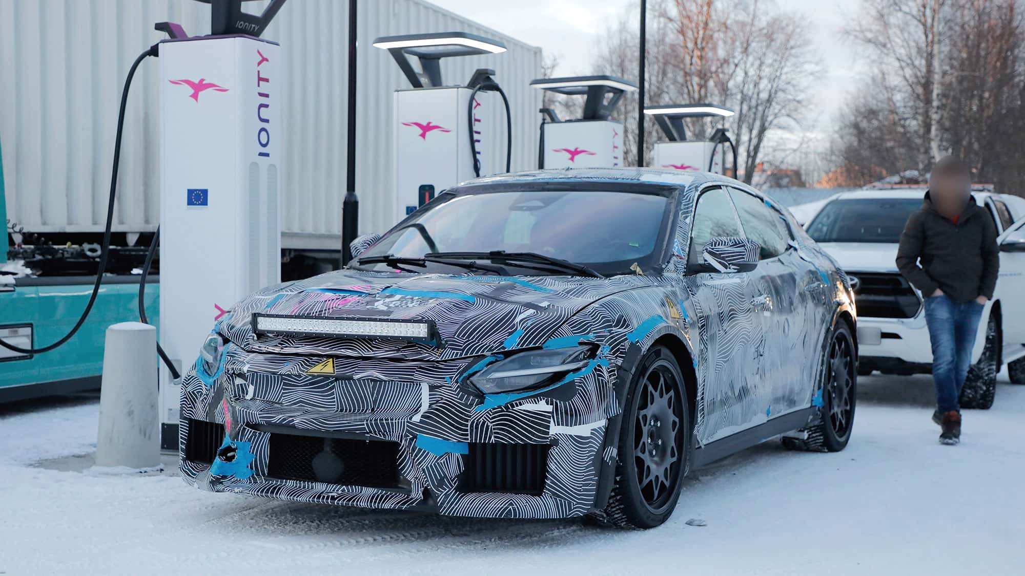 Italiener-enth-llen-EV-Modell-scheibchenweise-Ferraris-Elektro-Deb-t-verz-gert-sich
