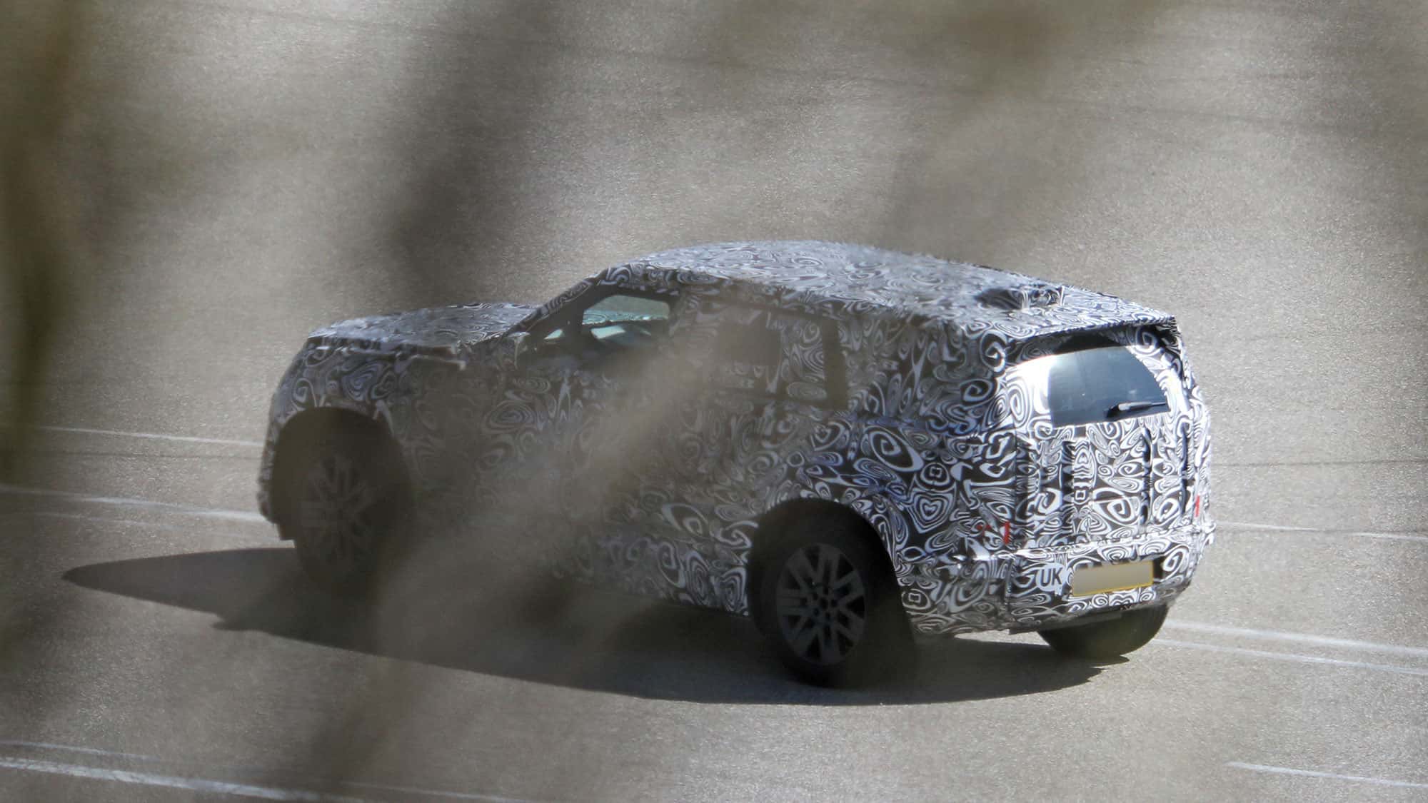 Land-Rover-Defender-80-oder-Defender-Sport-Baby-Defender-fordert-Mercedes-Mini-G-heraus