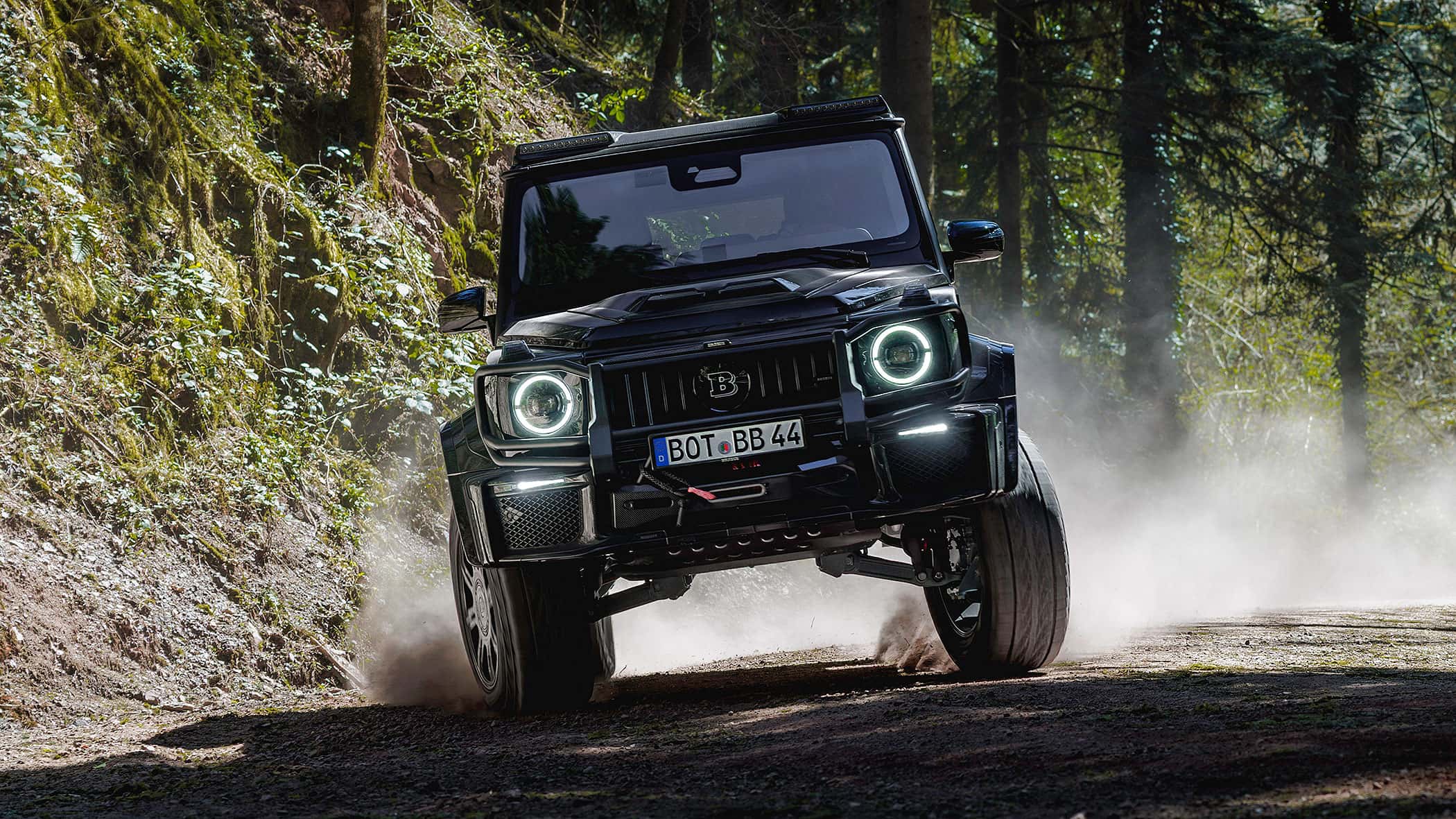 Brabus-XL-800-Mit-800-PS-durch-die-Botanik