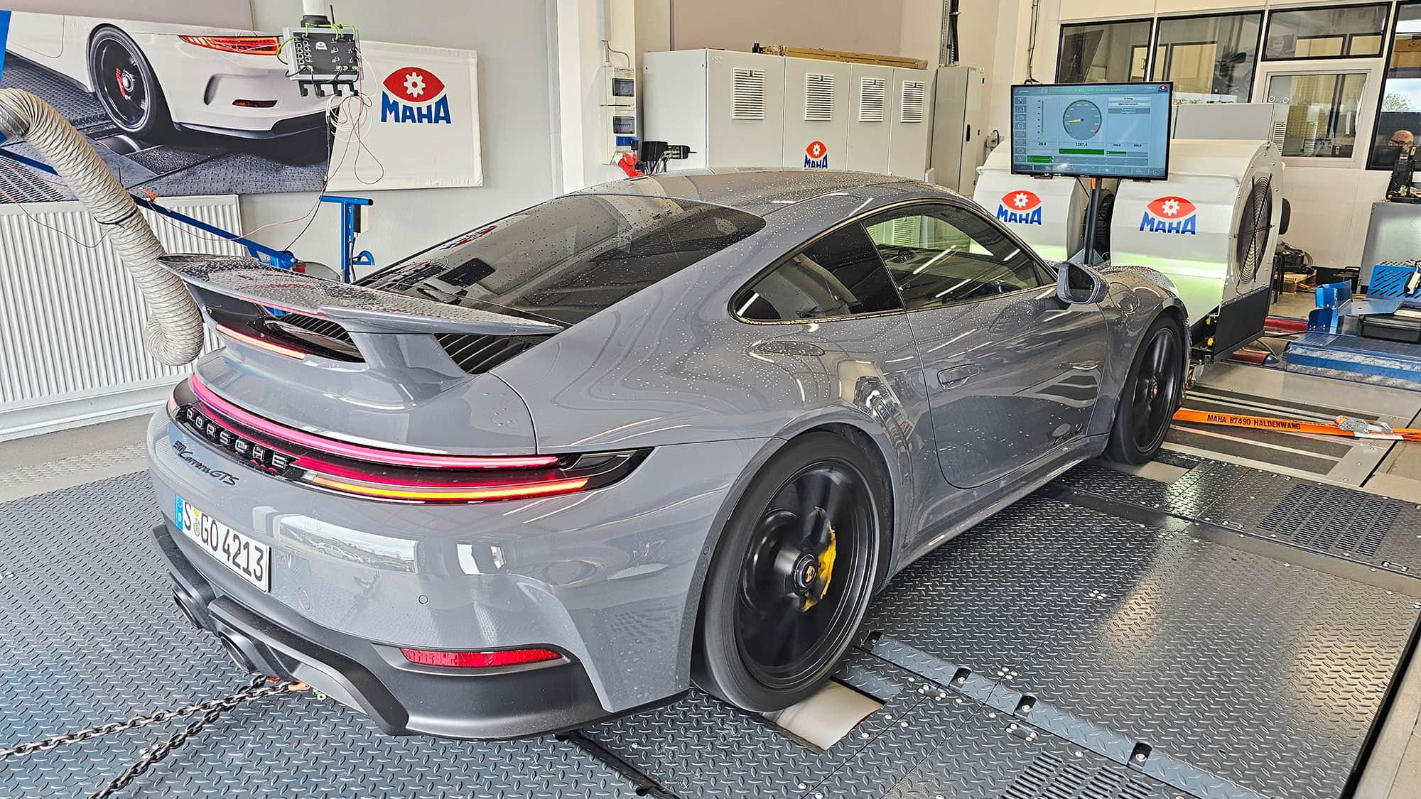 Porsche-911-Carrera-GTS-Supertest-5-Sekunden-schneller-auf-der-Nordschleife