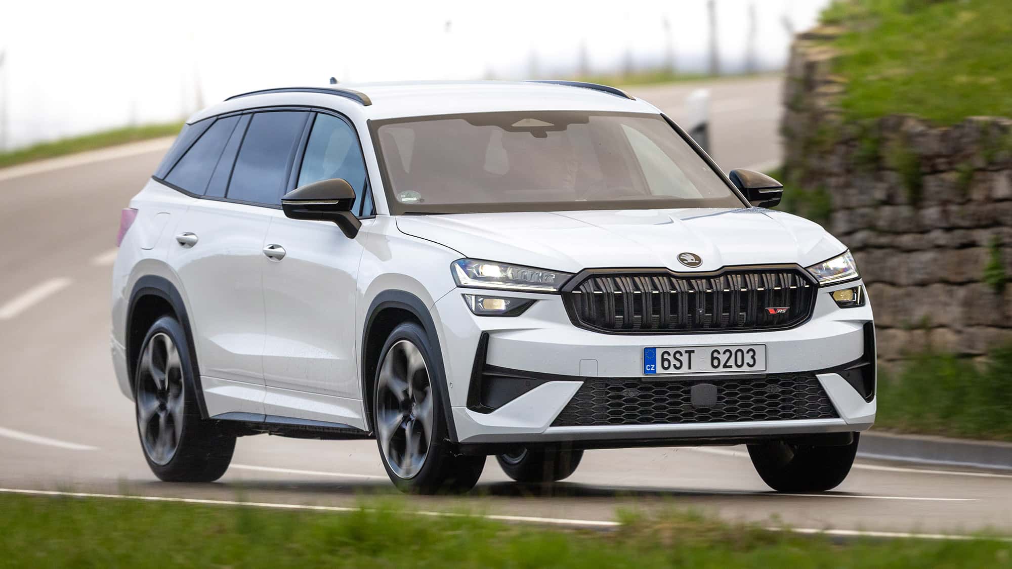 Skoda-Kodiaq-RS-im-Test-Vorn-der-GTI-Motor-hinten-ein-halber-G-terwaggon
