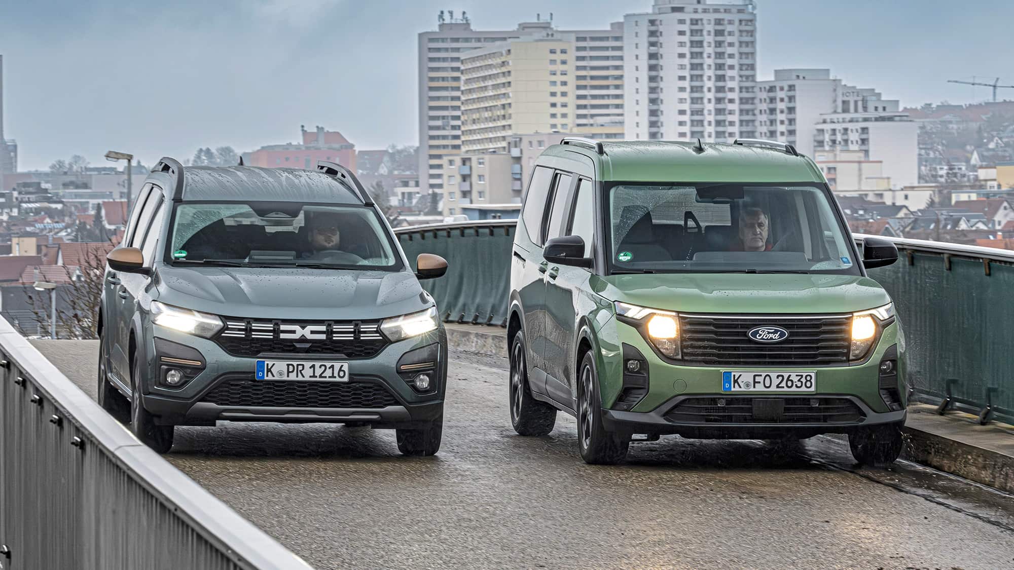 Dacia-Jogger-und-Ford-Tourneo-im-Test-Welcher-Kastenkombi-dominiert-im-Familienalltag-