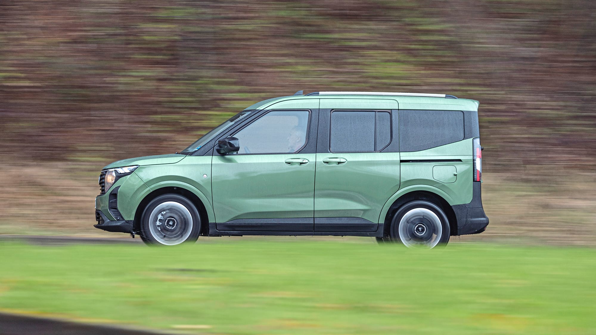 R-ckruf-f-r-Ford-Tourneo-Transit-Courier-Brandgefahr-am-Kleintransporter