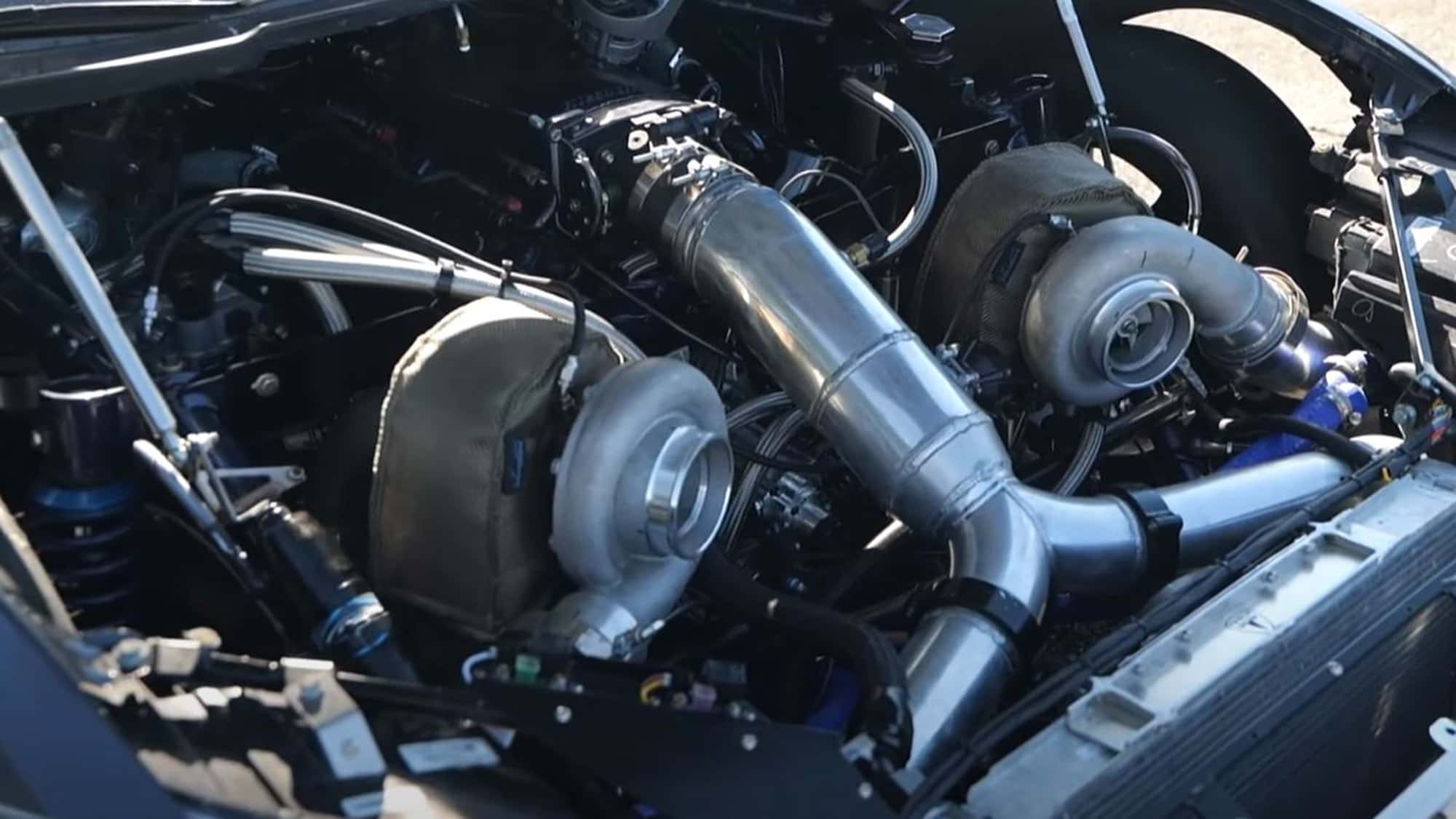 Radikal-Umbau-Model-S-Dieser-Tesla-brettert-mit-9-2-Liter-V8-los