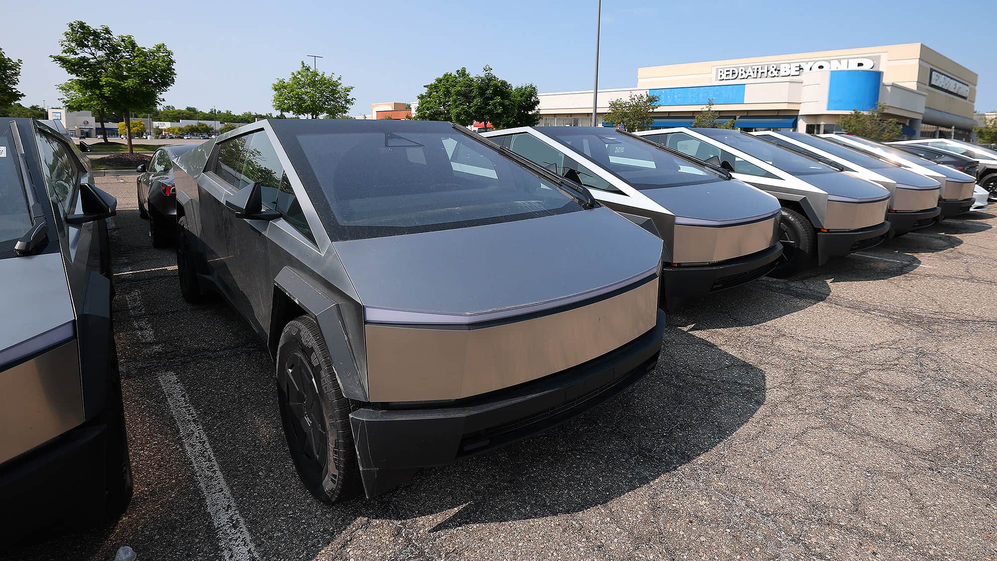 Parkplatz-nicht-zum-Parken-Tesla-Cybertruck-Halde-macht-rger
