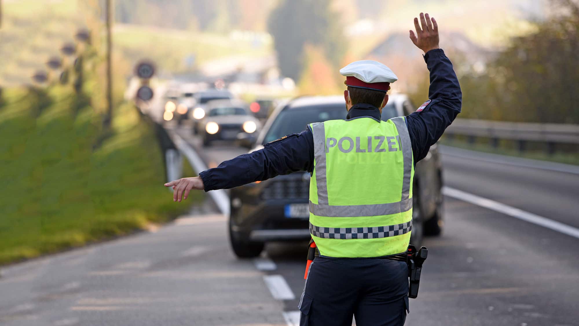 Brenner-Chaos-auf-der-A13-zu-Pfingsten-30-000-Autos-zur-ckgewiesen