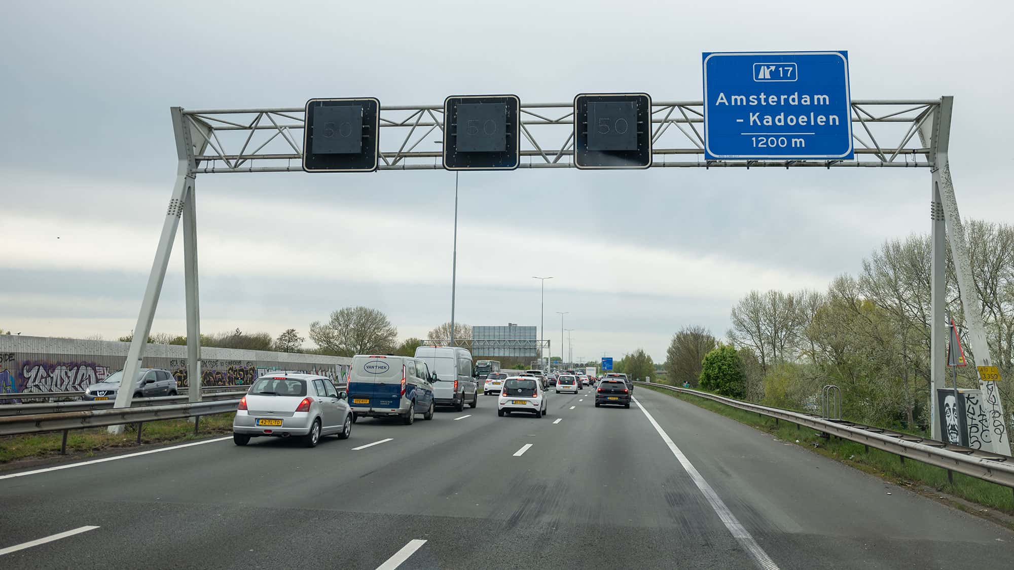 Stauwarnung-f-r-Nordsee-Urlauber-Niederlande-sanieren-Autobahnen-im-Rekordtempo