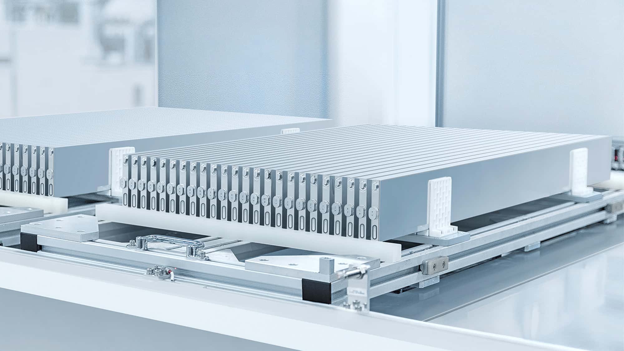 Angeblich-1-500-km-Reichweite-und-billig-Super-Aluminium-Batterie-von-Tesla-f-rs-Model-2-