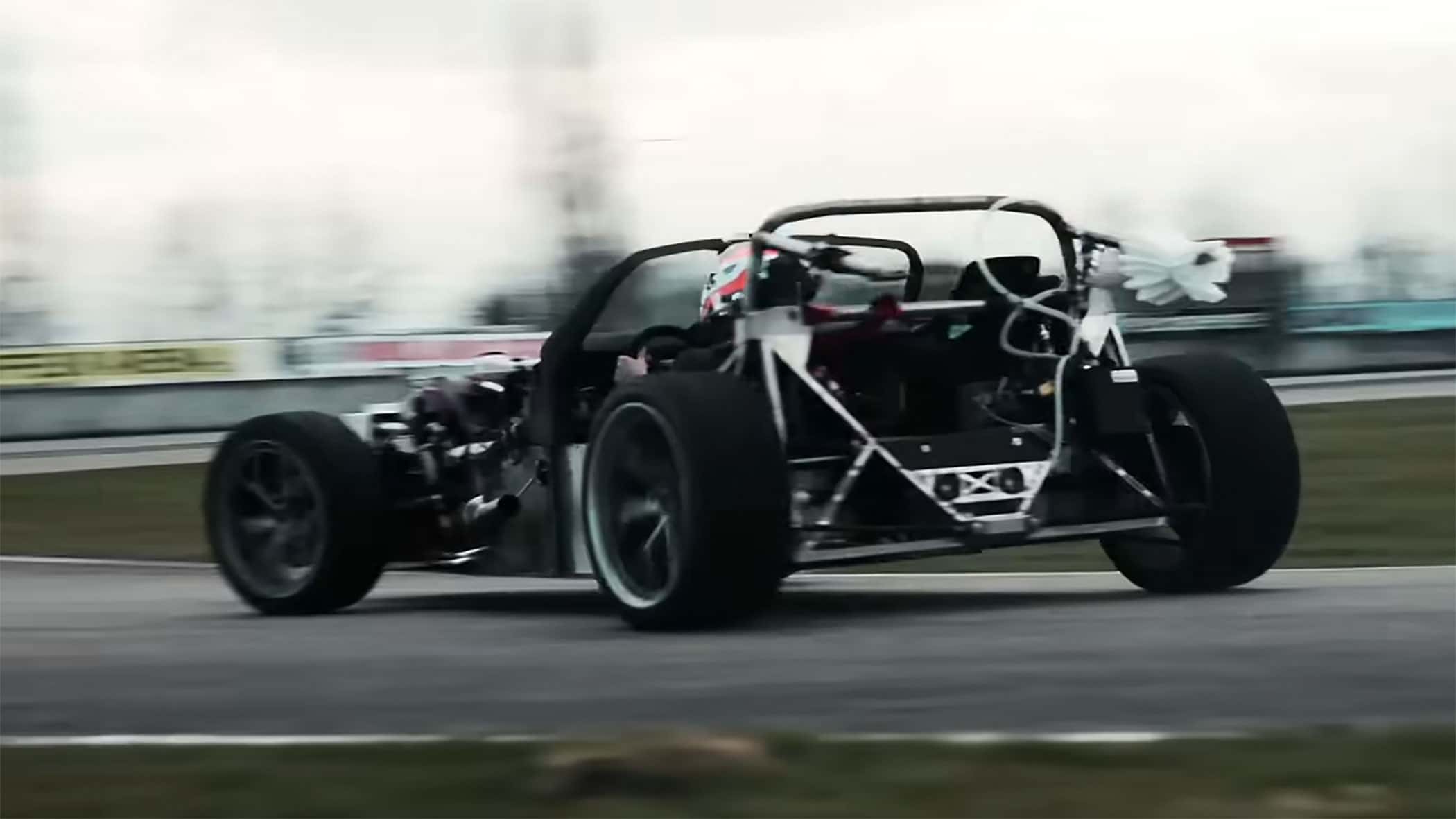 Donkervoort-P24-RS-Leichtbausportler-kommt-in-Fahrt