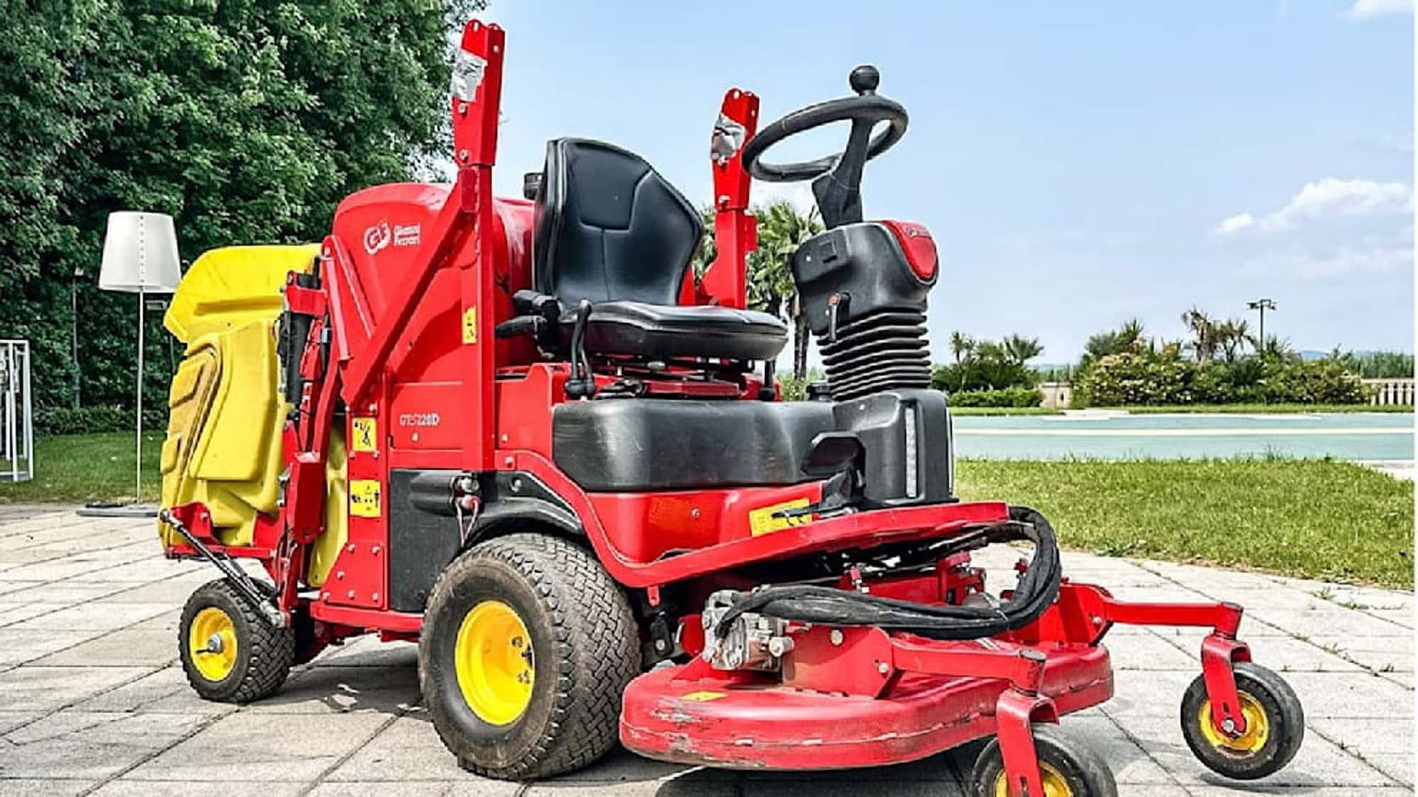 Aus-Protzvilla-von-Ren-Benko-am-Gardasee-Diesel-Ferrari-f-r-6-700-Euro-versteigert