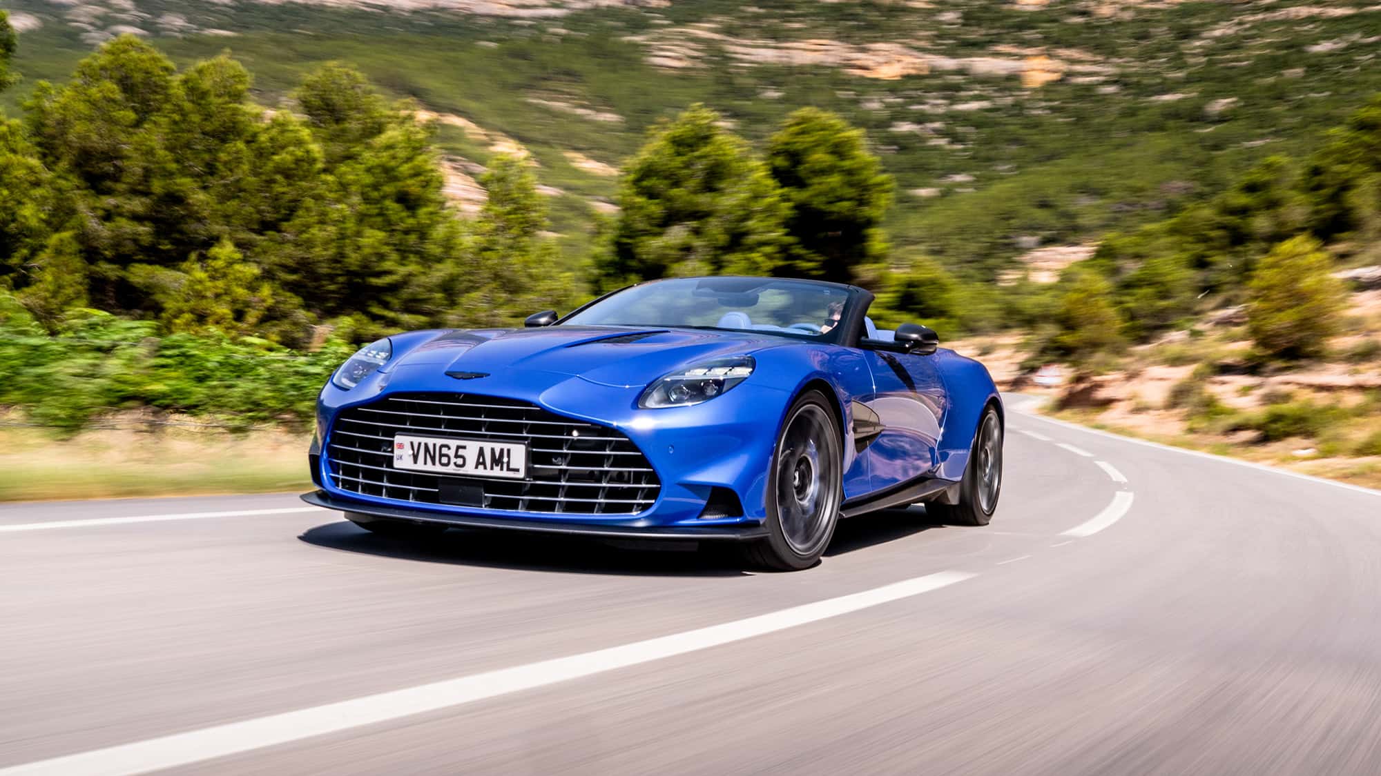 Aston-Martin-Vanquish-Volante-V12-Oper-unter-freiem-Himmel