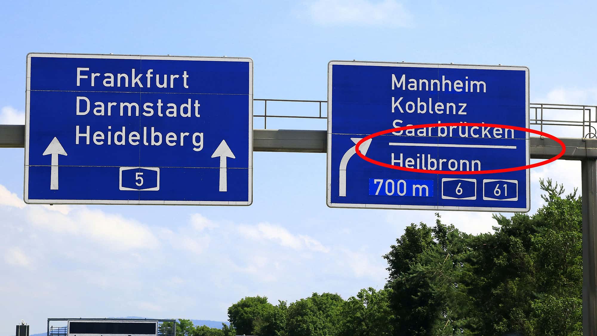 Querstrich-auf-Schildern-Wissen-Sie-was-der-Strich-bedeutet-