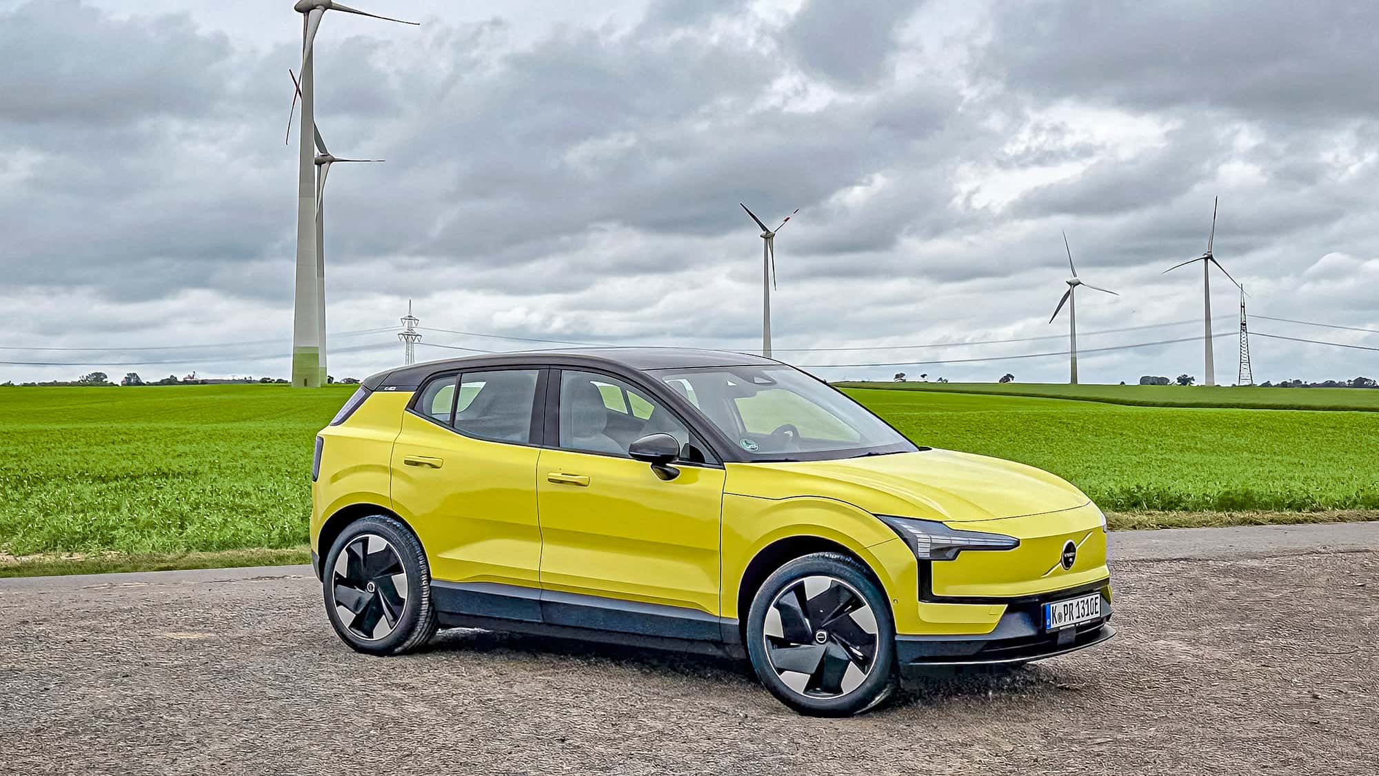 Volvo-EX30-Blitzschnell-auf-der-Stra-e-doch-z-h-im-Alltagstest