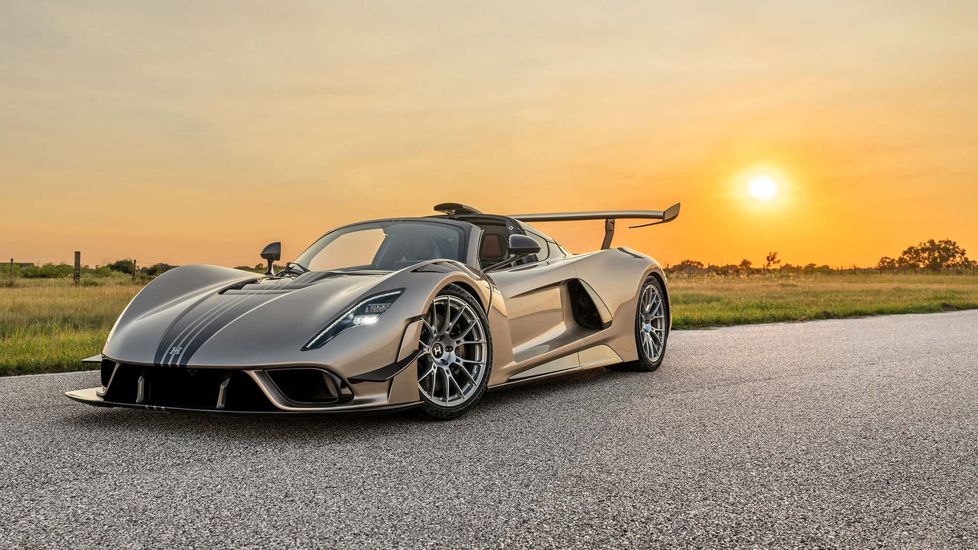 Hennessey-Venom-F5-LF-Hennessey-Unikat-mit-Handschaltung