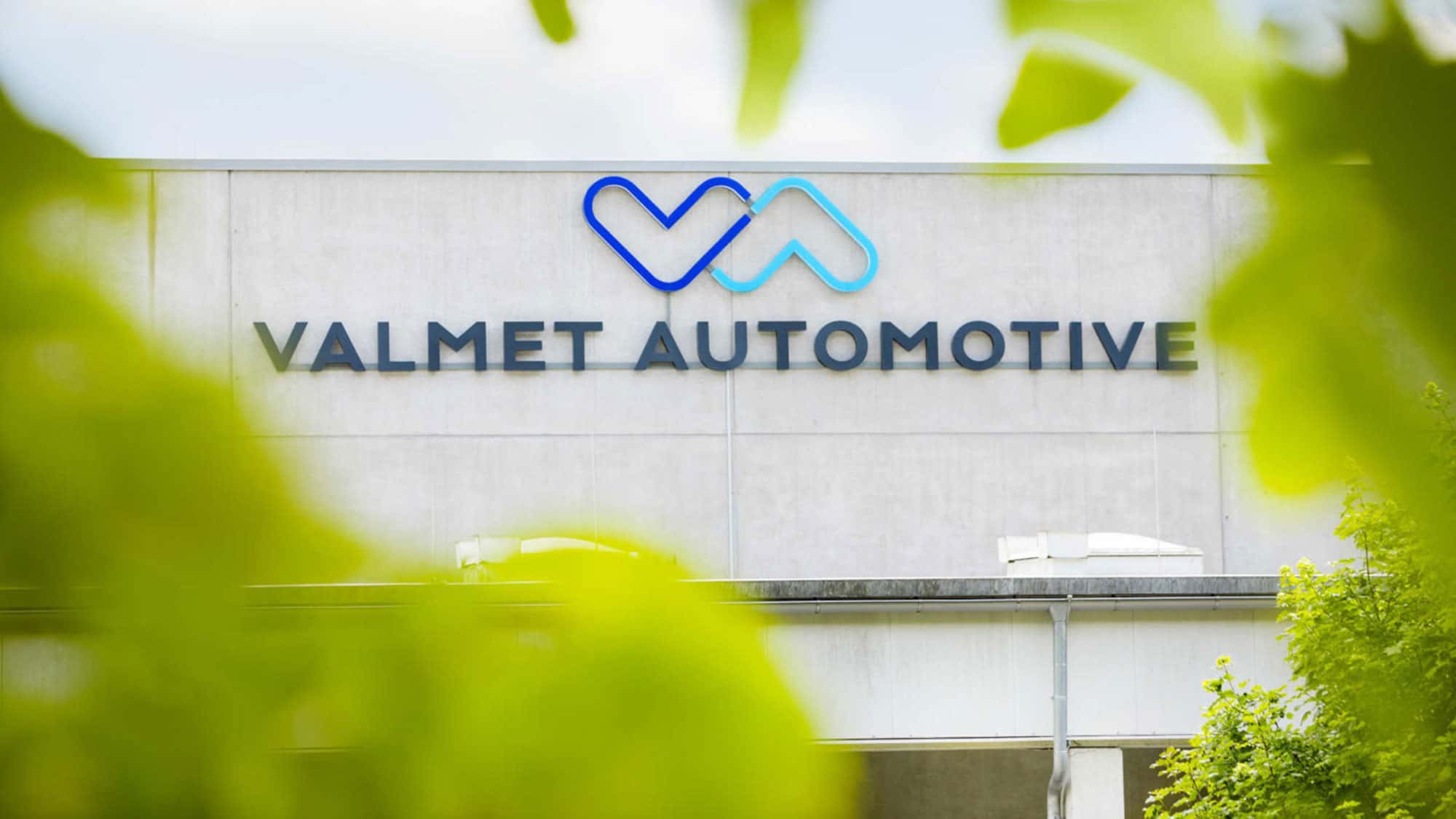 Finnland übernimmt Mehrheit an Valmet Automotive: Neuer Fokus auf Rüstung