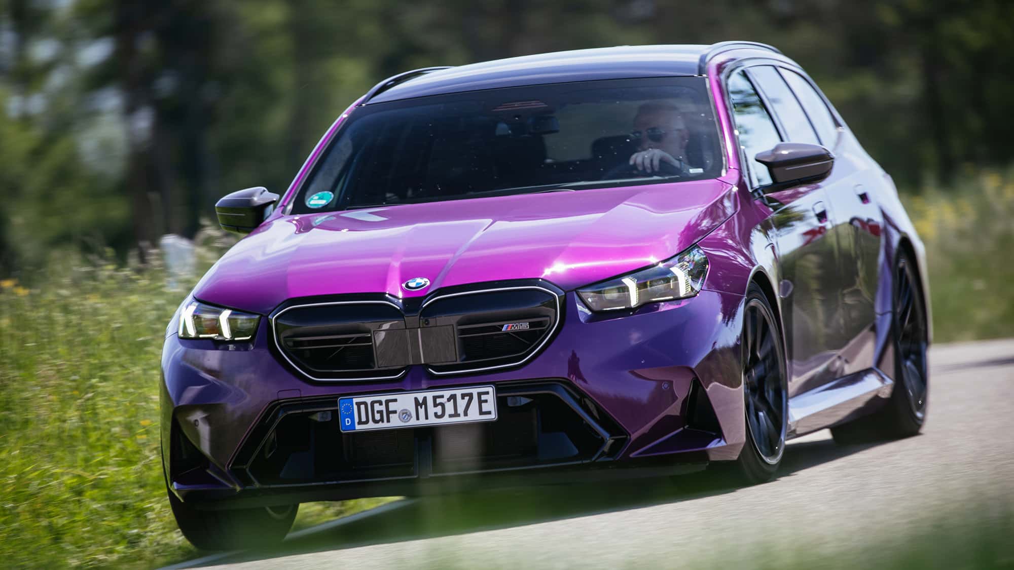 Ein-M5-mit-Stecker-Wie-sich-der-Hybrid-BMW-M5-anf-hlt