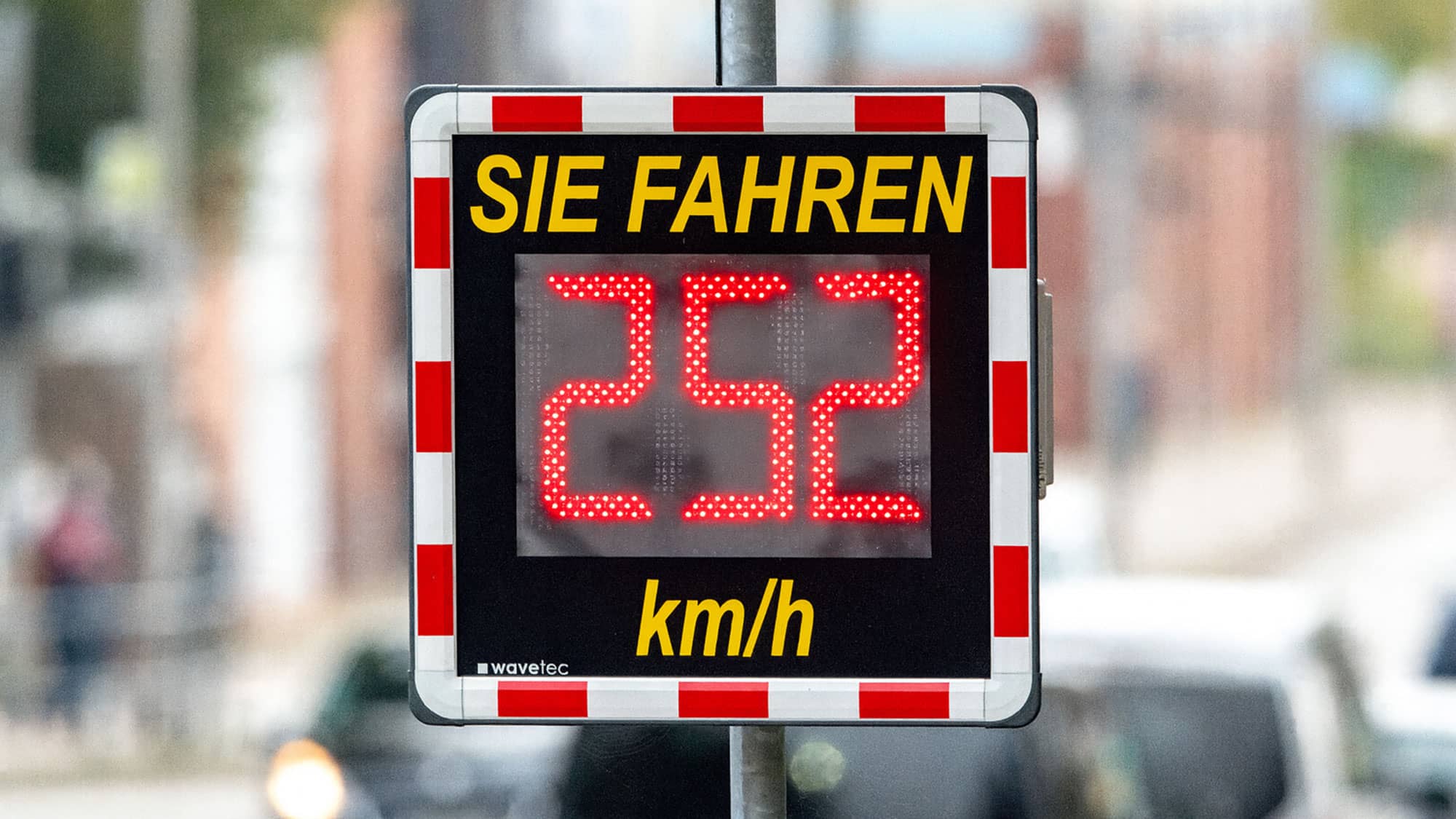 Mit-252-km-h-in-50er-Zone-gemessen-Warum-der-Sylt-Raser-kein-Bu-geld-bekommt