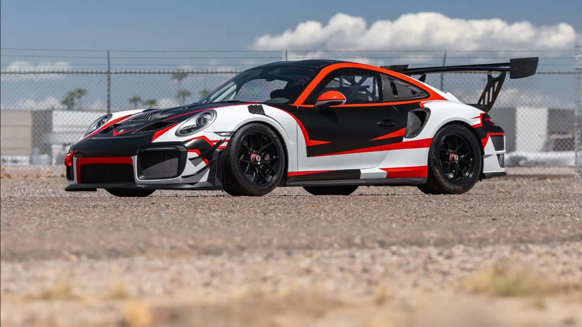 Porsche-GT2-RS-Clubsport-von-Rennwagen-von-Verstappen-zu-kaufen
