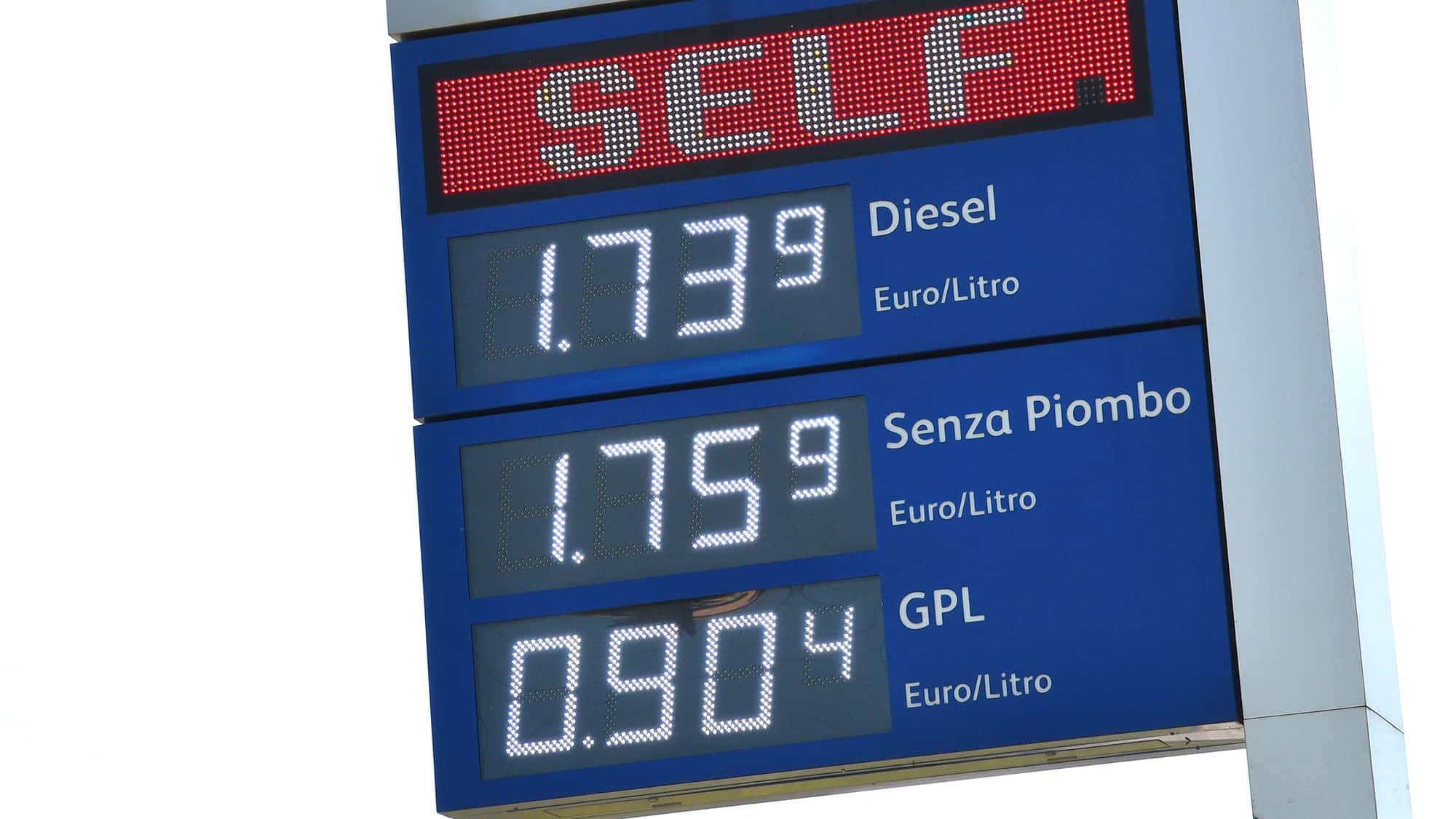 Sand-im-Benzin-Wasser-statt-Diesel-Italien-Sprit-mit-Qualit-tsproblemen-