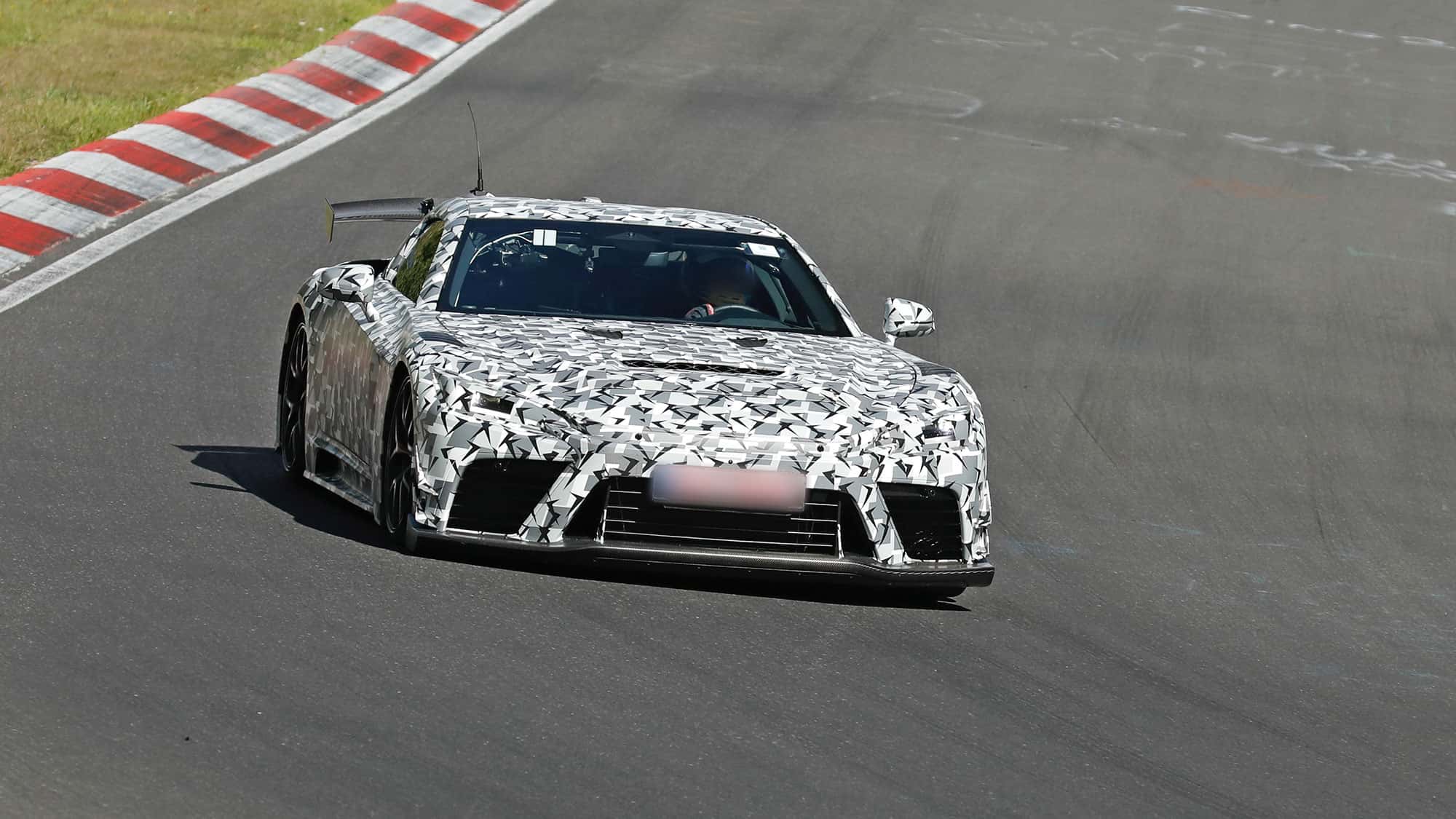 Nachfolger-des-Lexus-LF-A-erwischt-LFR-in-Mild-Moderat-und-Monster