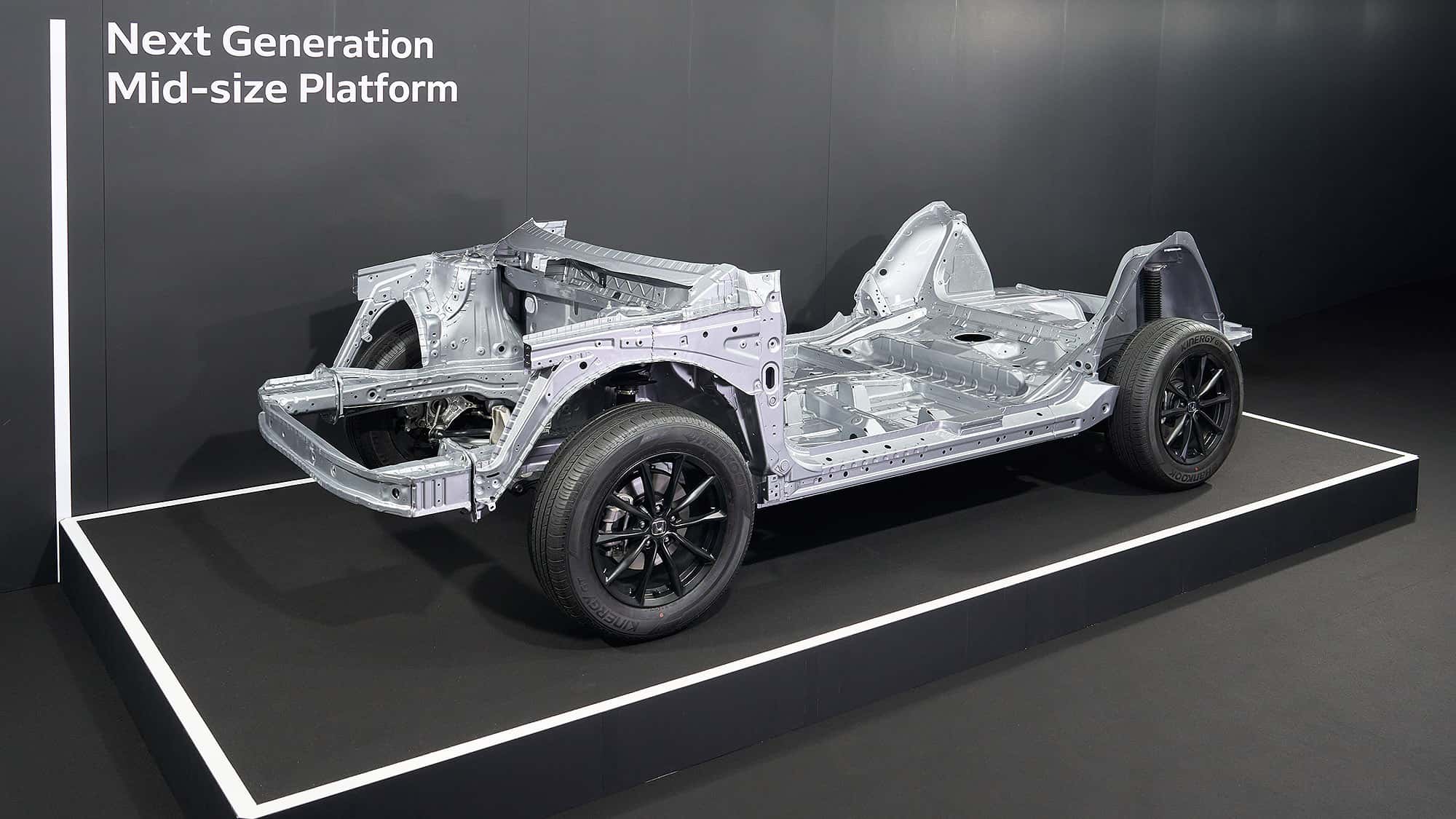 Premiere-der-Next-Generation-Mid-Size-Platform-Hondas-Hybrid-Plattform-soll-leicht-und-steif-sein