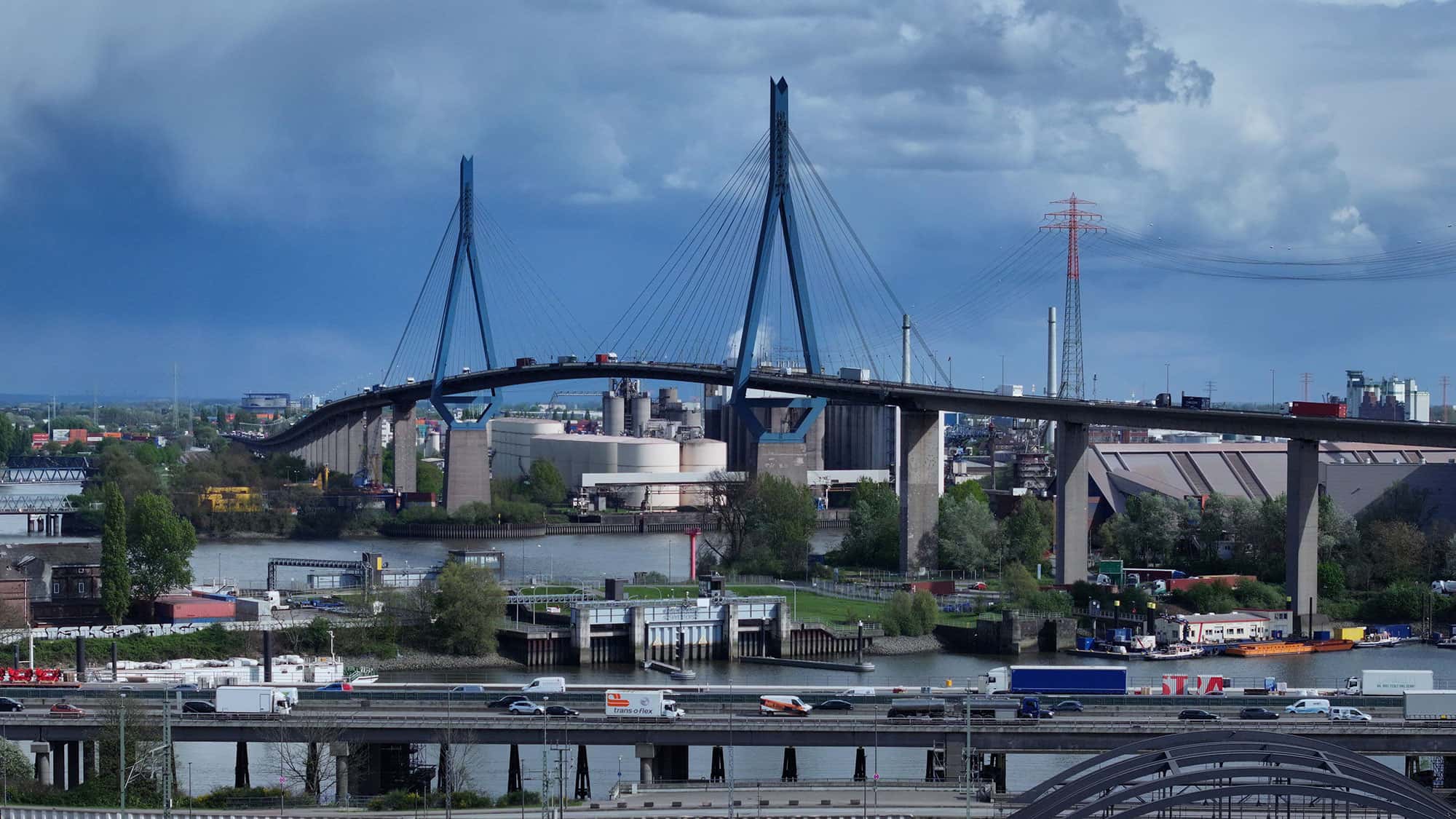 Nichts-geht-f-r-55-Stunden-14-17-11-K-hlbrandbr-cke-in-Hamburg-voll-gesperrt