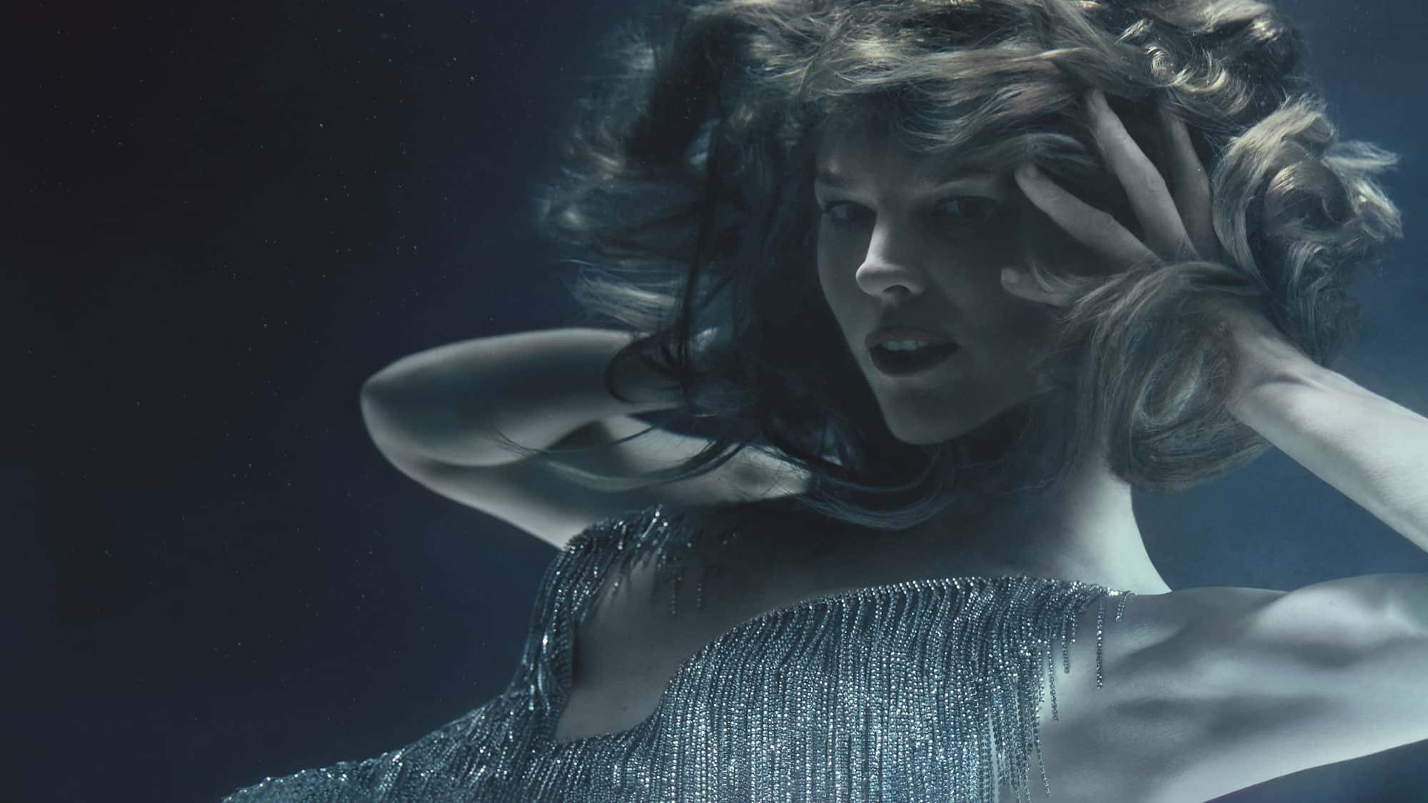 Pirelli-Kalender-2026-Top-Model-Eva-Herzigov-als-Medusa