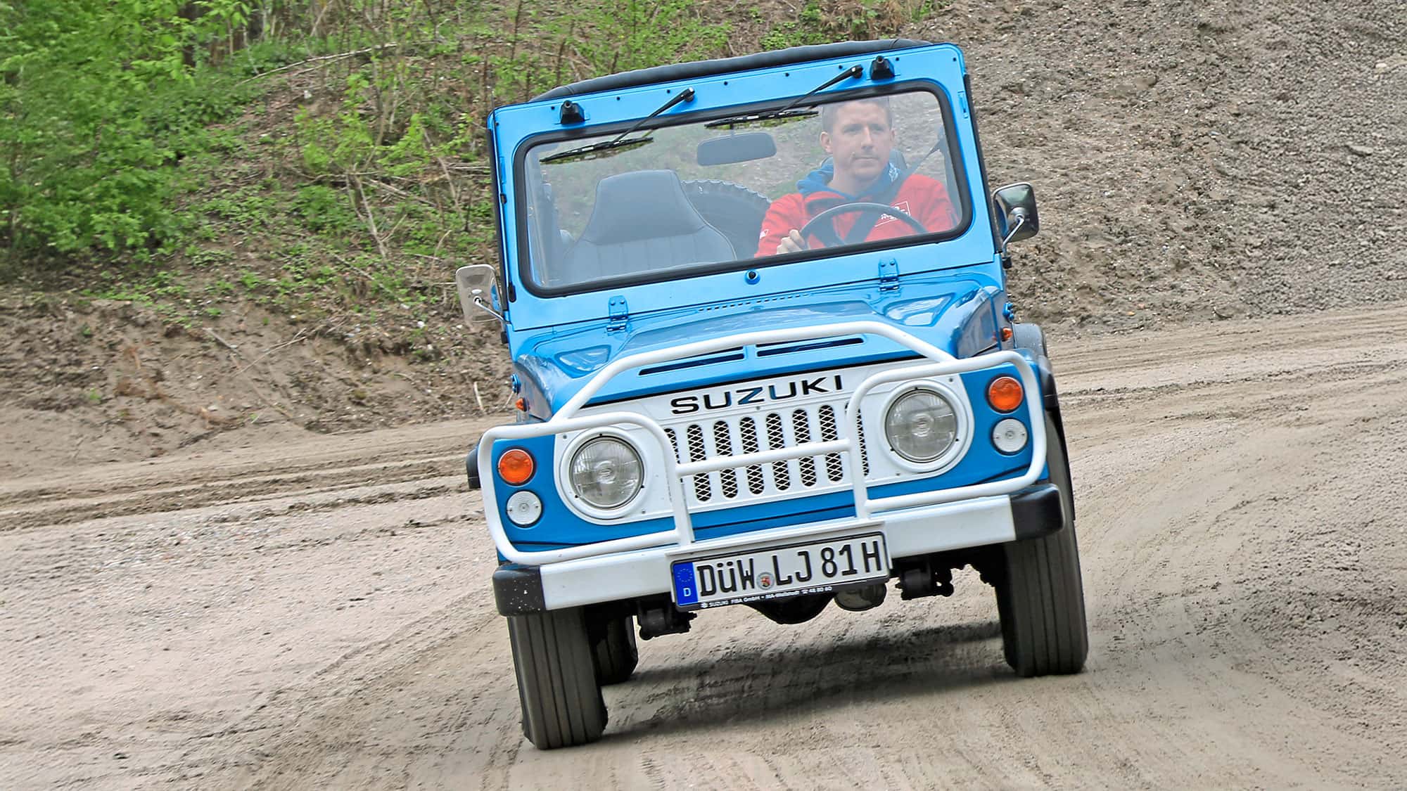 Suzuki-LJ80-1980-1983-Kleiner-Gel-ndewagen-mit-gro-em-Rostproblem