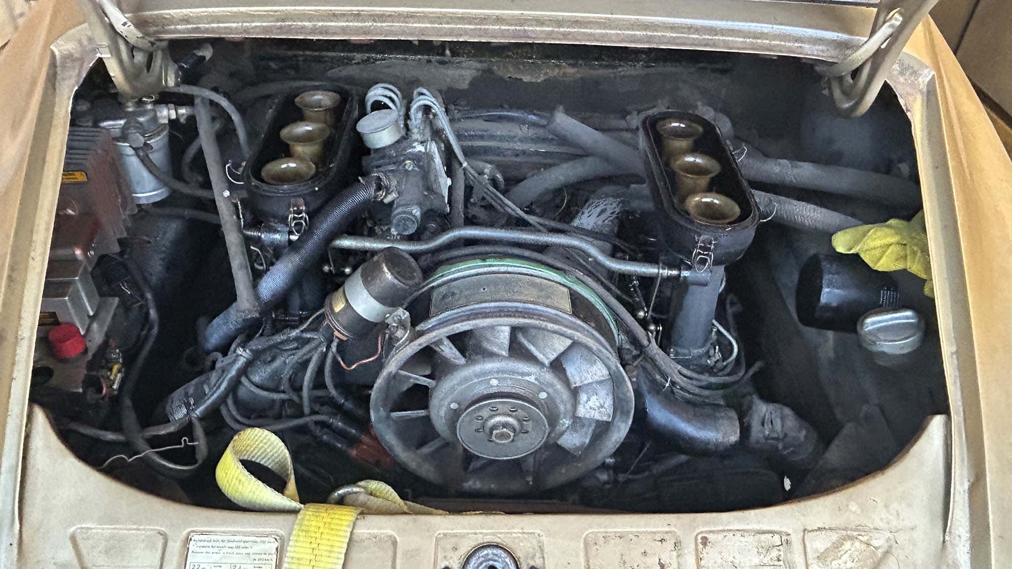 Porsche-911-mit-2-2-Liter-Boxermotor-Das-Herzst-ck-des-Ur-Elfers