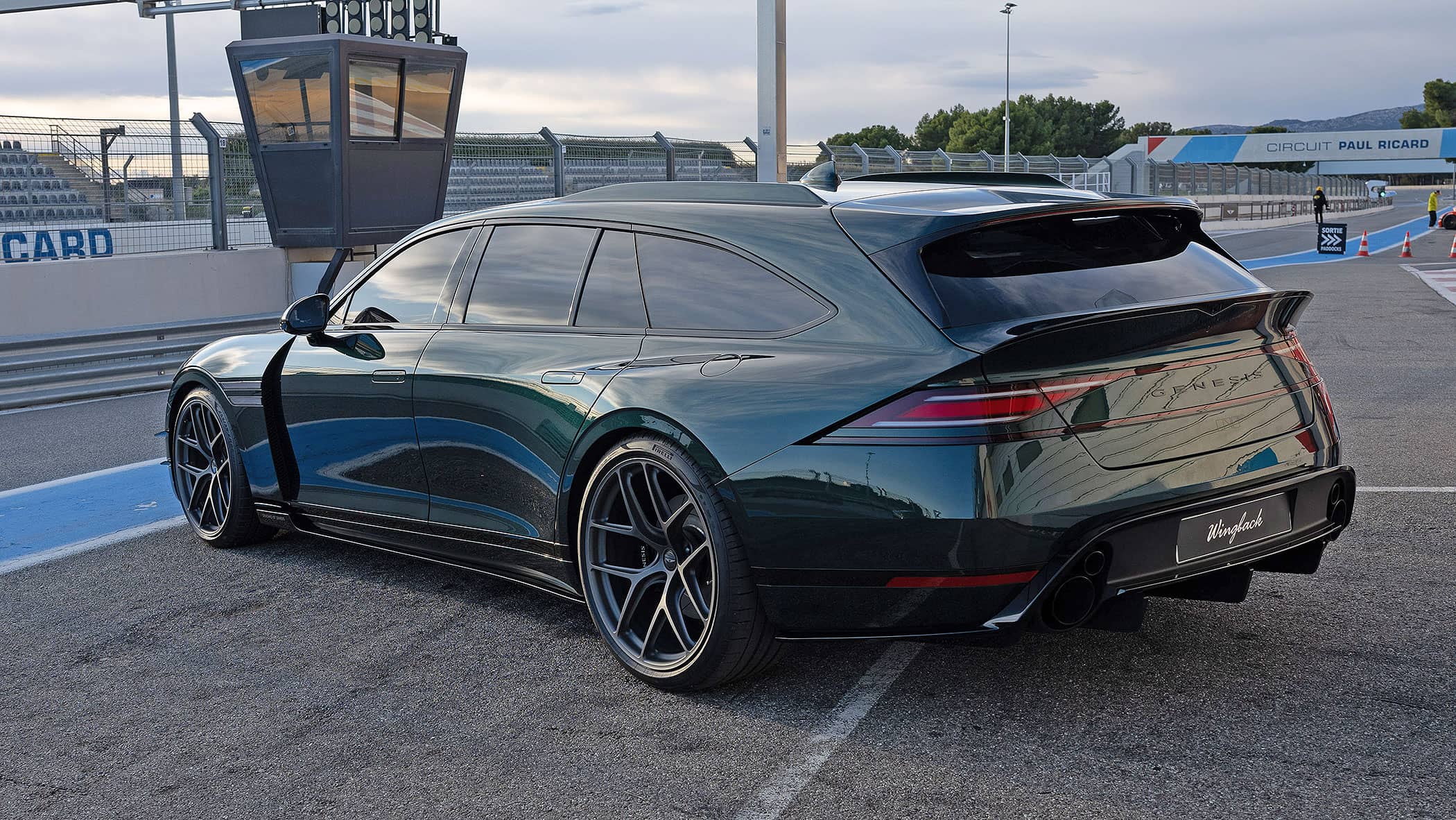 Genesis-G90-Wingback-Concept-Superkombi-als-Sonderwunsch-Vorbote