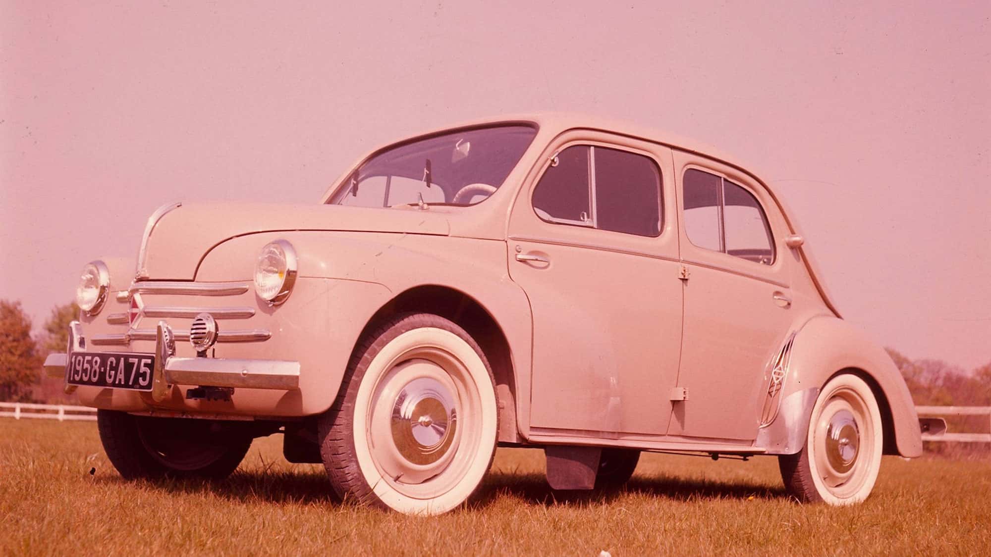 Renault-4CV-im-historischen-Test-Zu-Hause-fast-so-g-nstig-wie-ein-Dacia