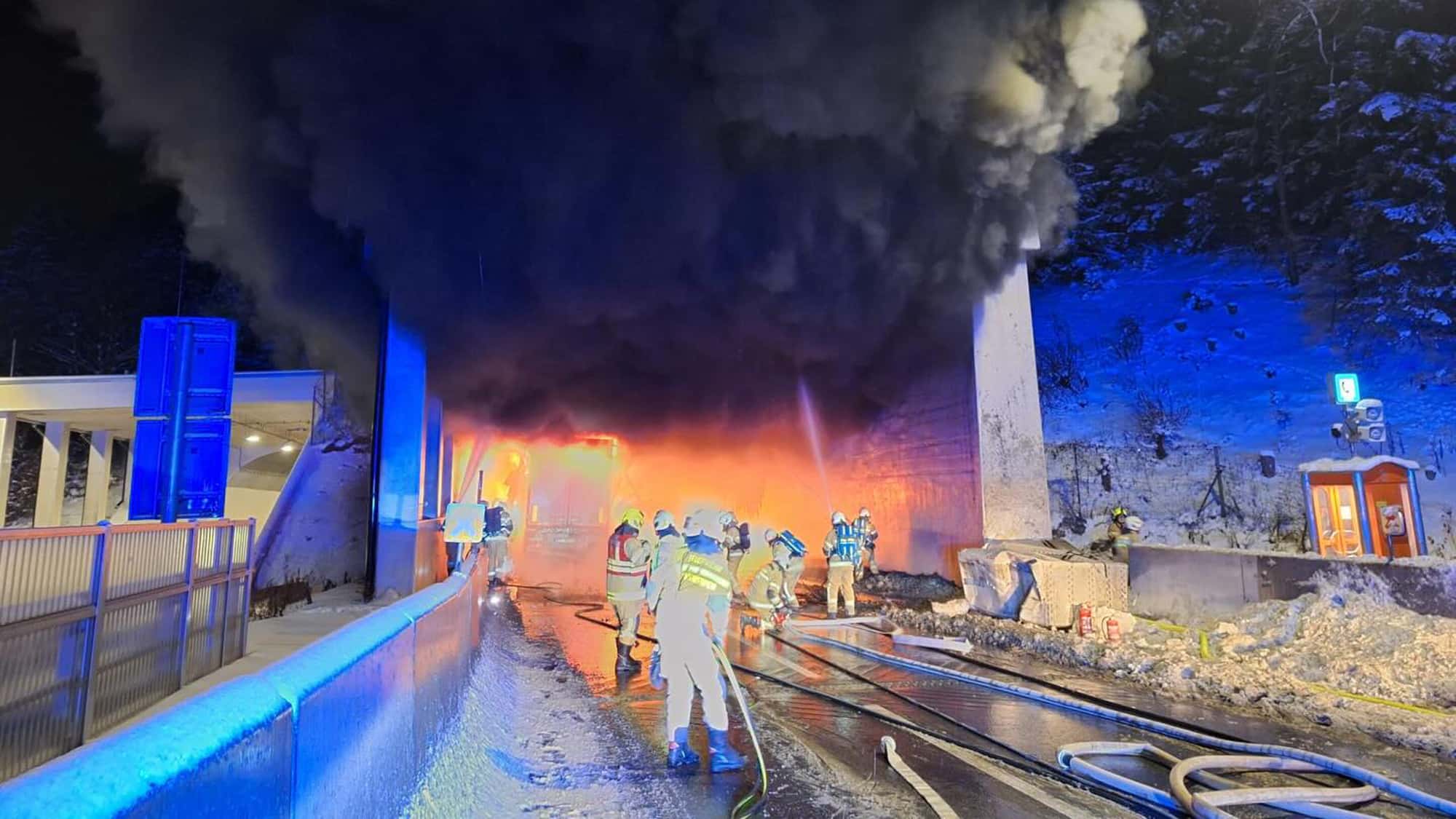 Lkw-Unfall-auf-Tauernautobahn-sorgt-f-r-Chaos-Nach-Brand-im-Tunnel-bleibt-die-A10-gesperrt