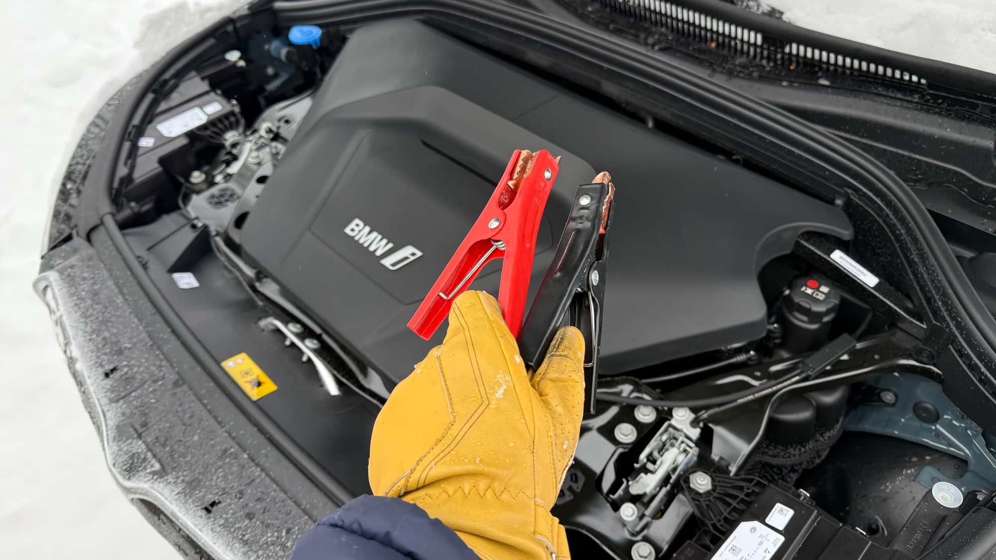 Starthilfe-bei-Elektroautos-Kann-ich-ein-Elektroauto-berbr-cken-