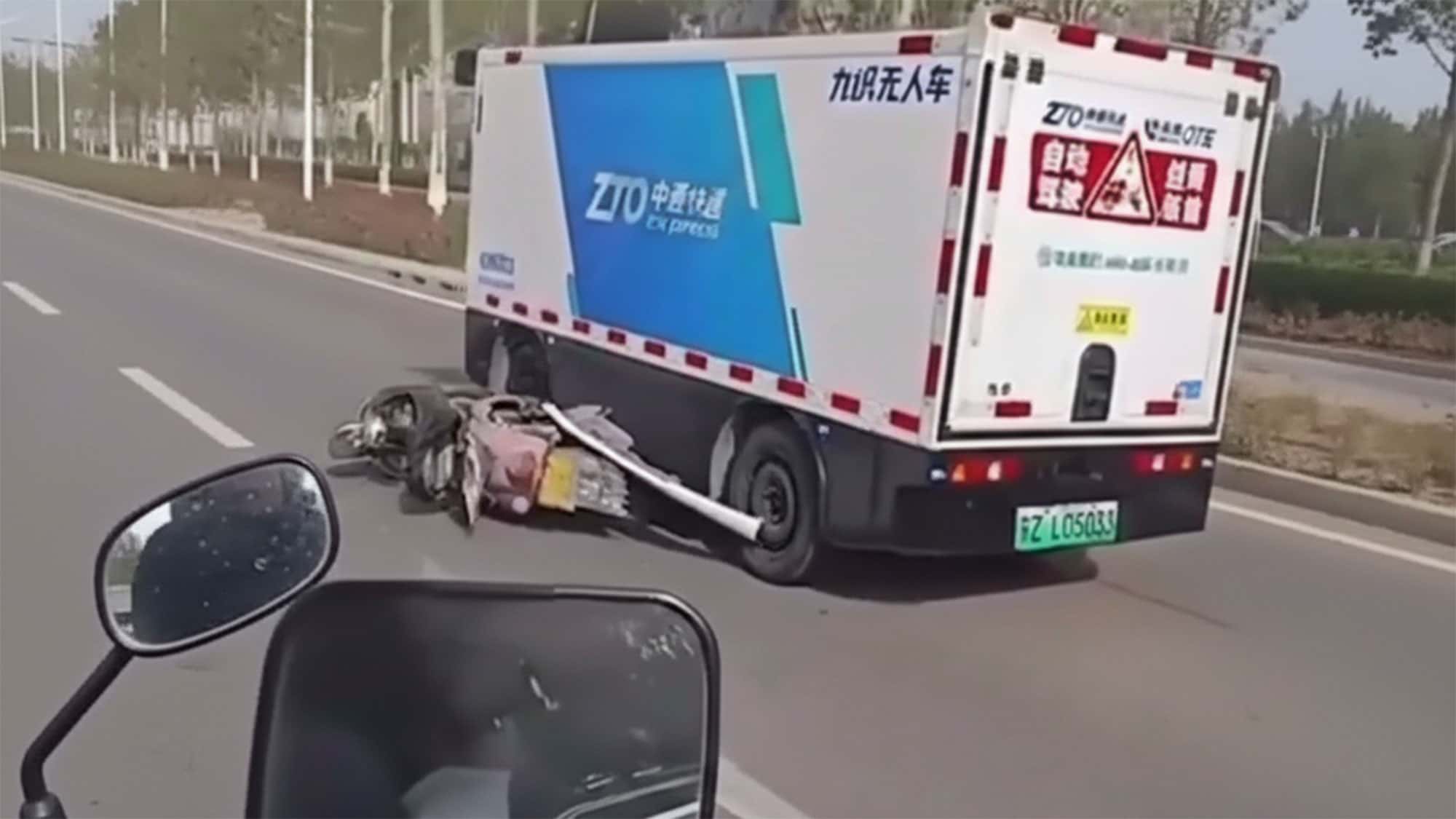 Video-Hit-Autonome-Liefervans-in-China-h-lt-nichts-auf-