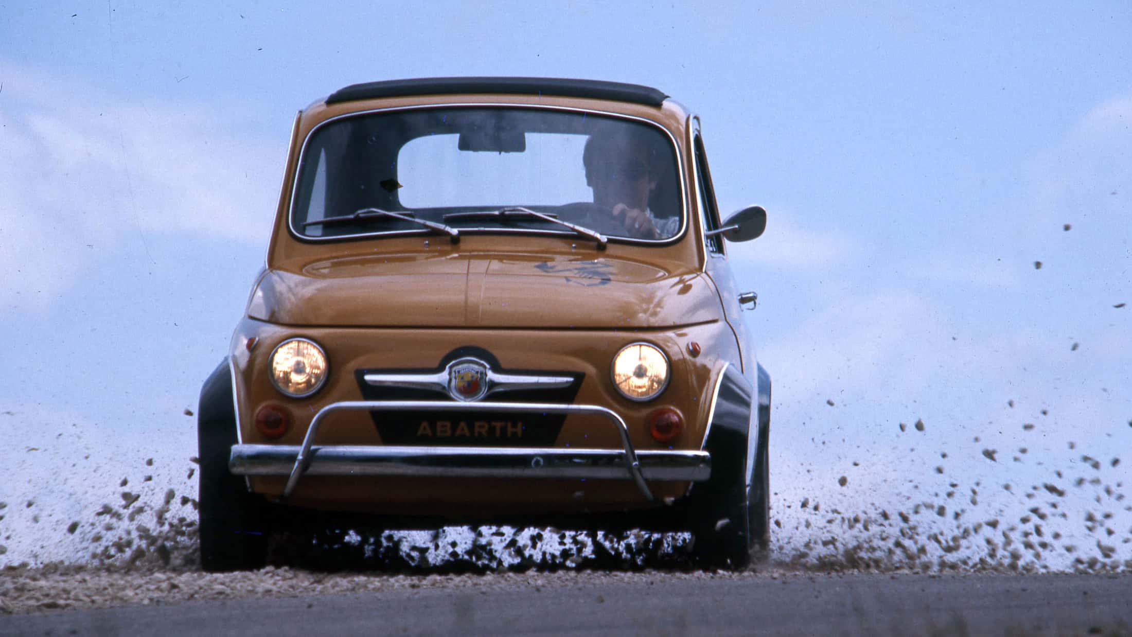 Abarth-595-SS-im-historischen-Test-Maximaler-Fahrspa-mit-minimaler-Leistung