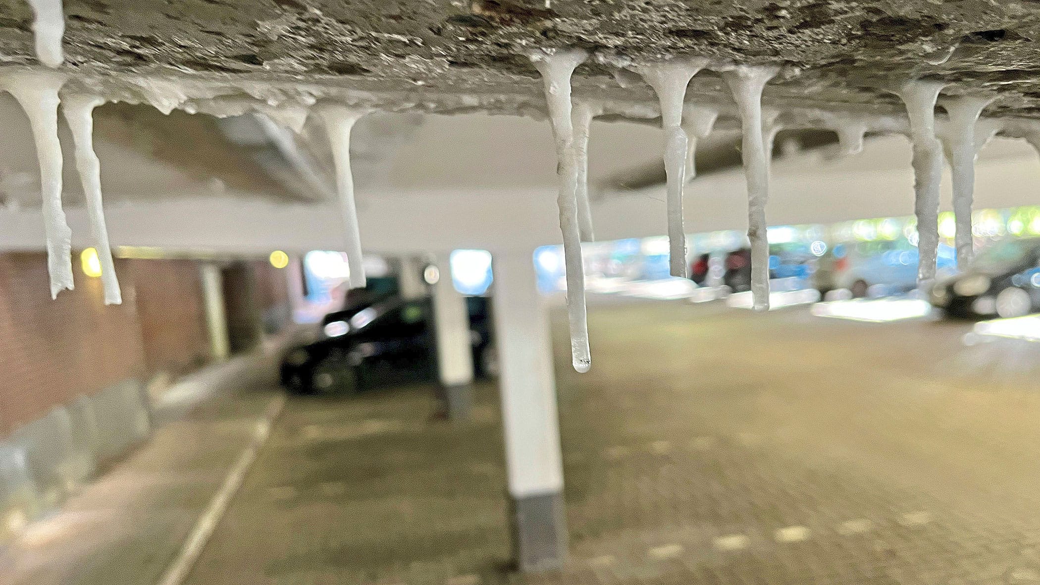 Bausch-den-durch-Streusalz-Gefahr-f-r-Parkh-user-und-Tiefgaragen