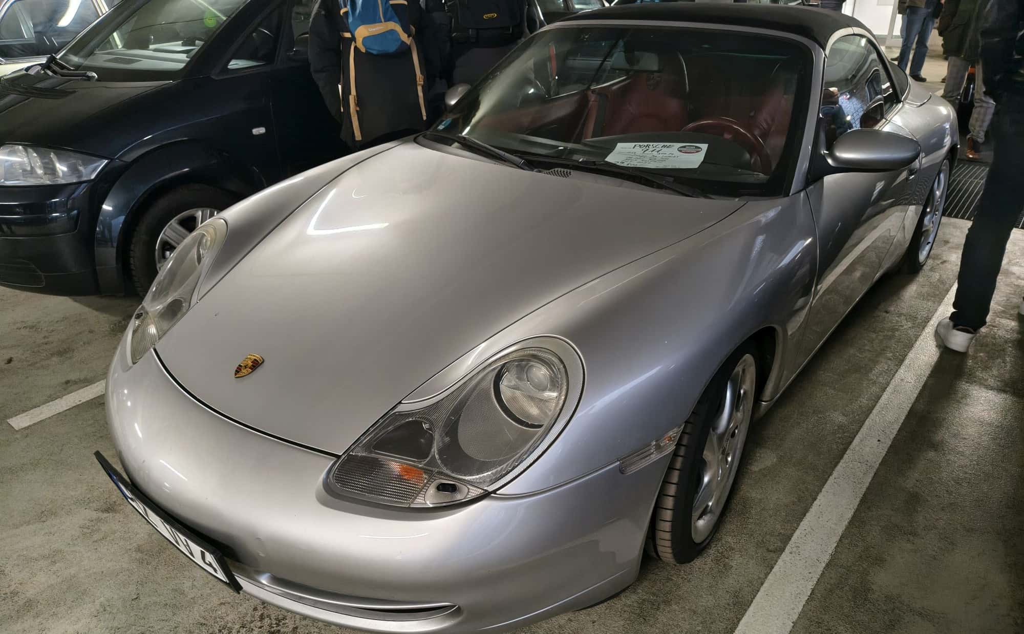 Highlights-vom-Parkhaus-Markt-der-Bremen-Classic-Billig-Porsche-und-ein-12-Zylinder-zum-Dacia-Preis