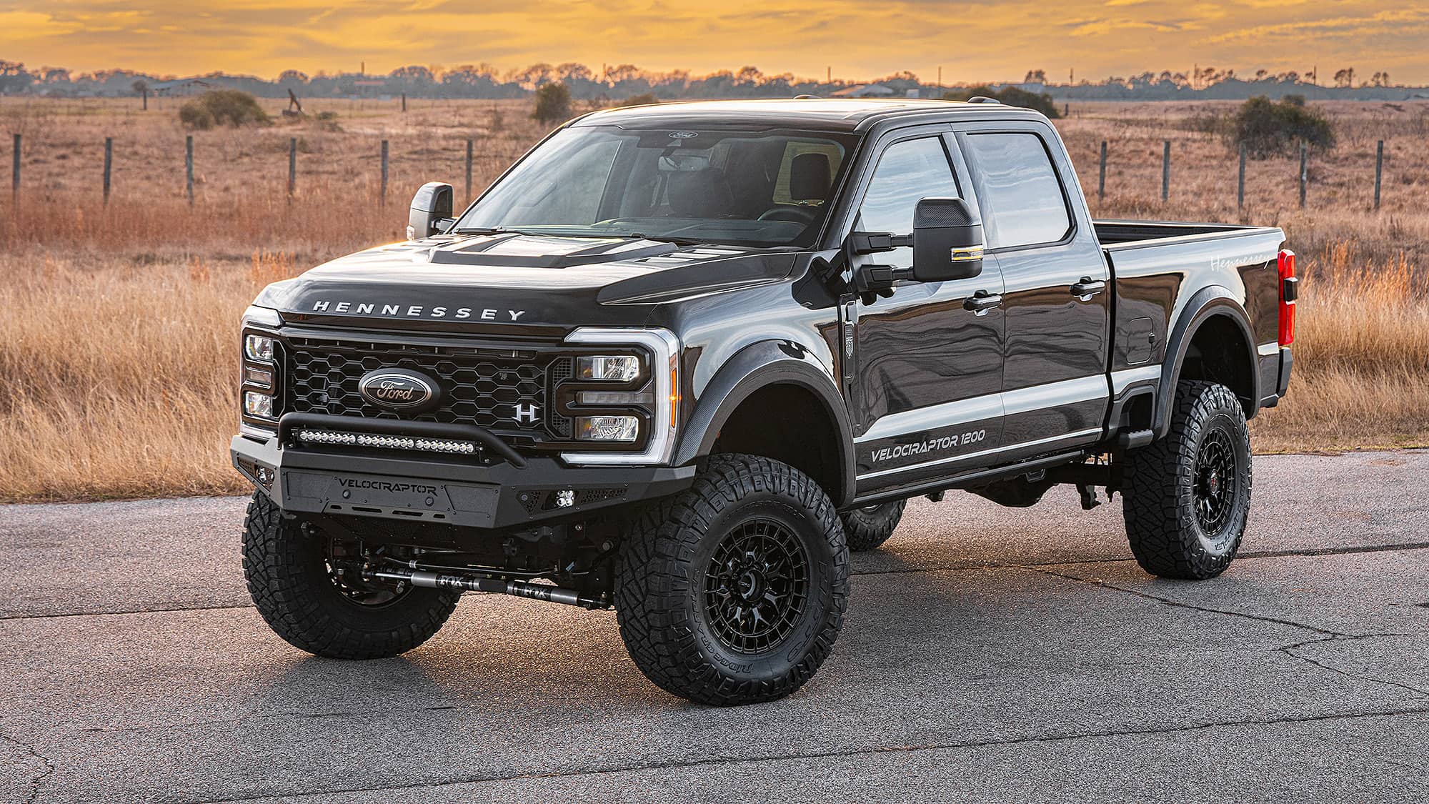Hennessey-Velociraptor-1200-Ford-F-250-Diesel-Dino-mit-ber-1-600-Nm-feiert-Amerika