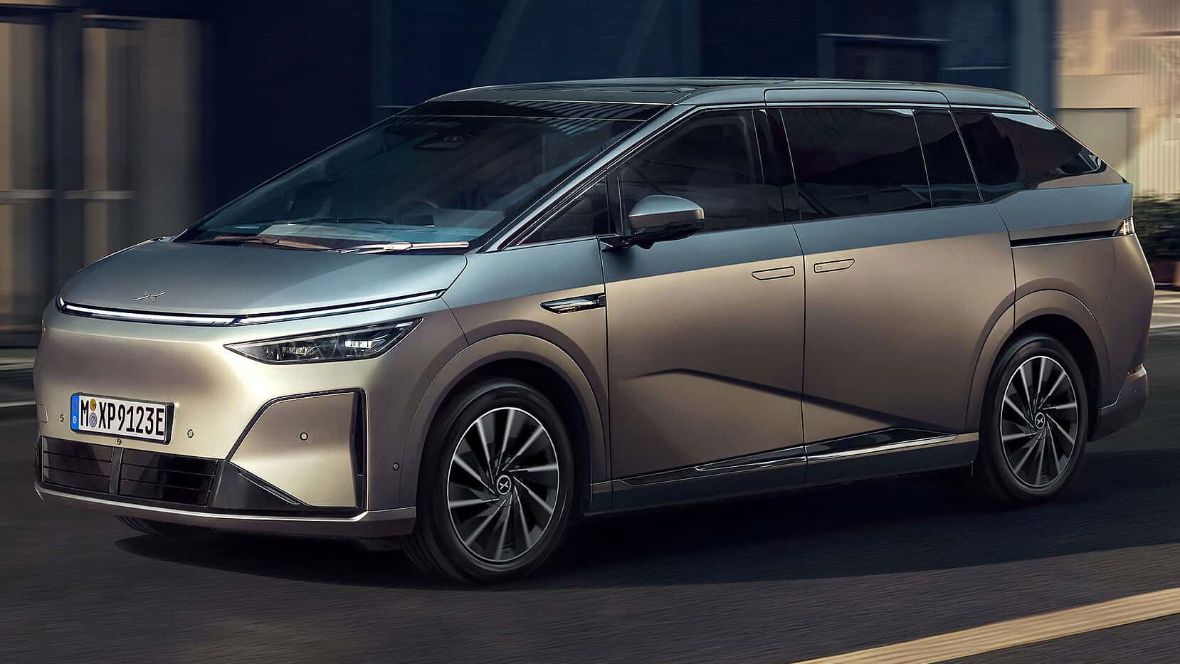 Xpeng-X9-mit-Fahrwerksproblemen-Elektrischem-China-Luxus-Van-geht-die-Luft-aus