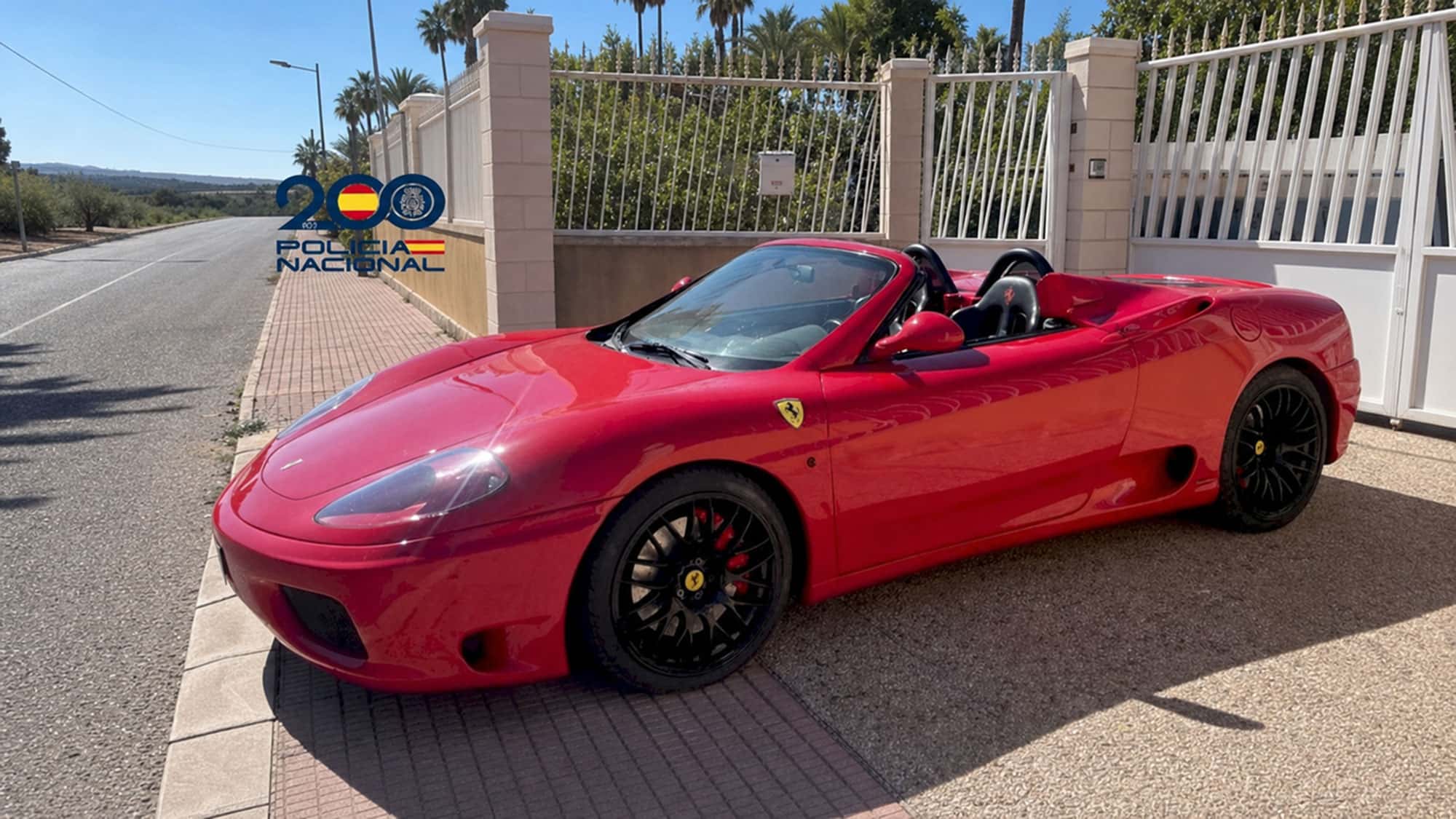 Ferrari-360-Spider-f-r-30-000-Euro-Preis-ruft-Polizei-auf-den-Plan
